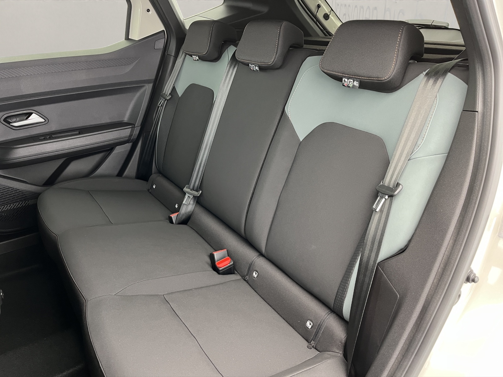 DACIA Duster 1.2 Hybrid Extreme 4WD-image-15