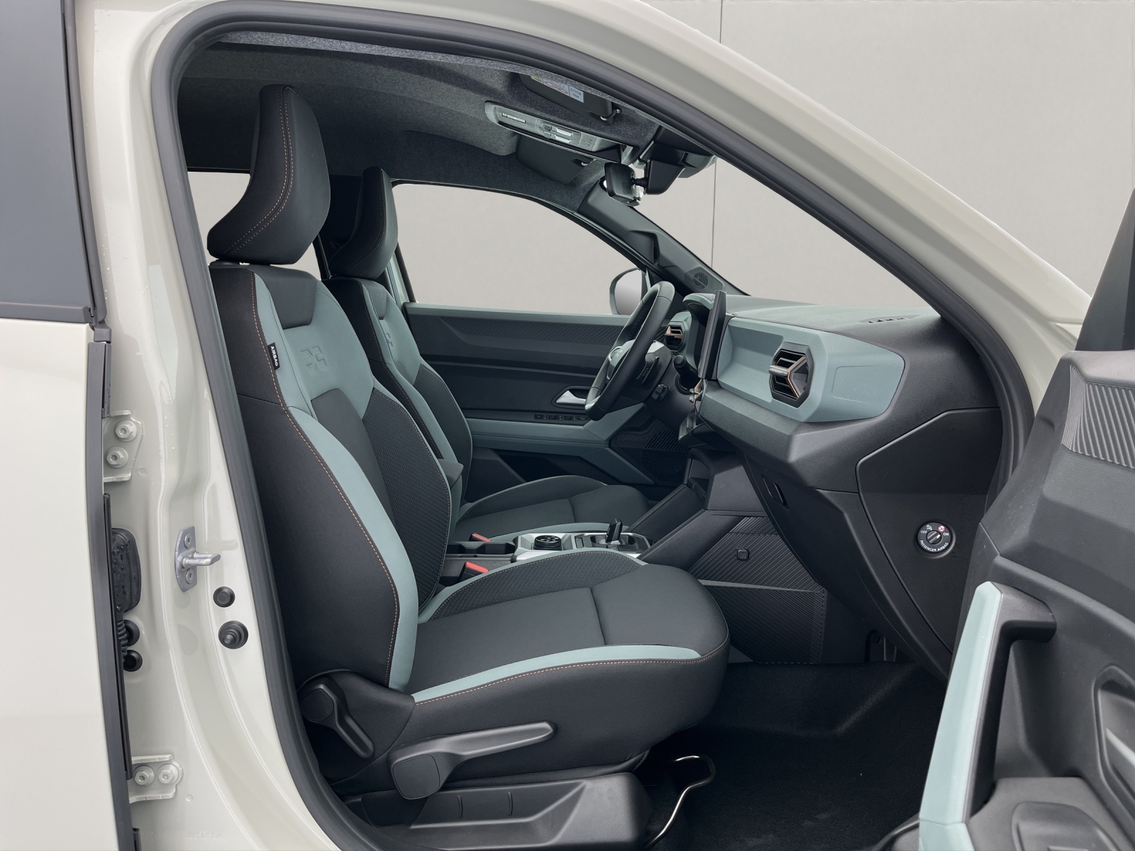 DACIA Duster 1.2 Hybrid Extreme 4WD-image-14