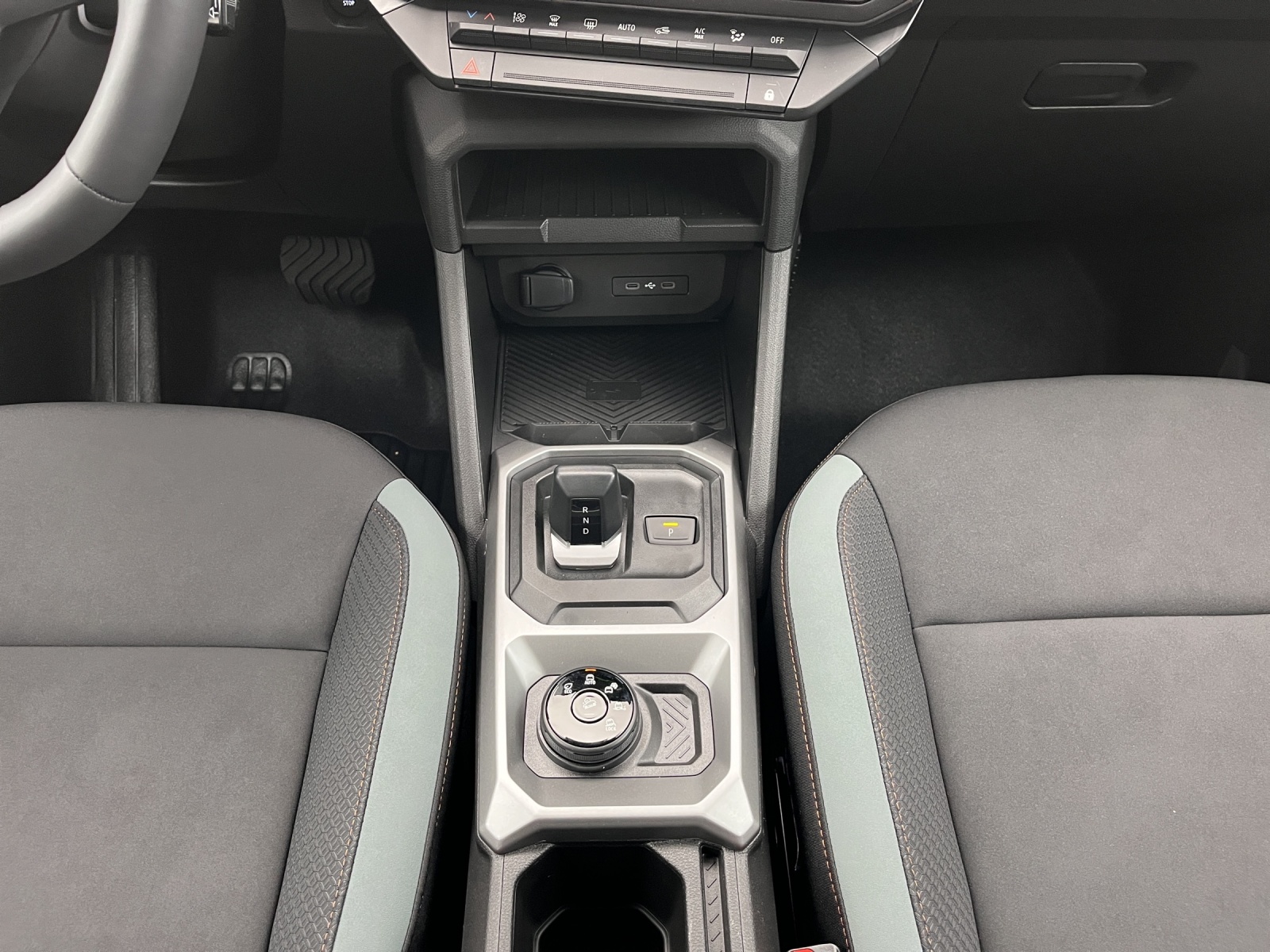 DACIA Duster 1.2 Hybrid Extreme 4WD-image-12