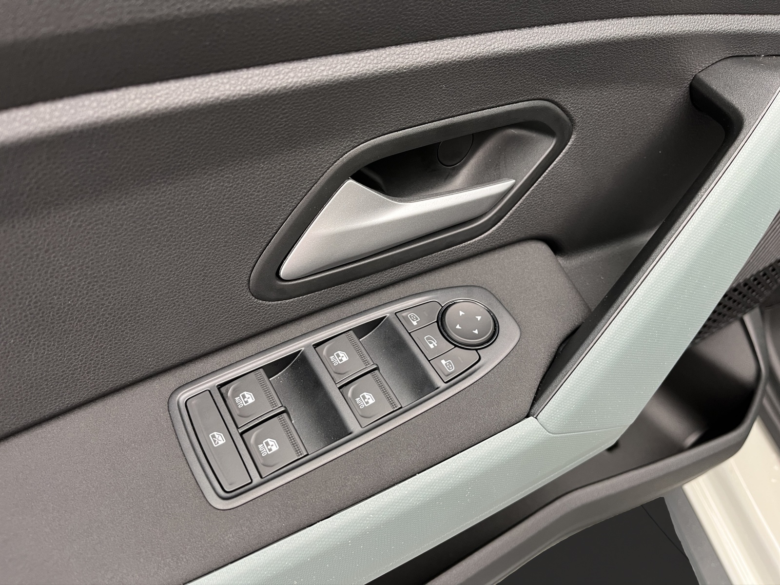 DACIA Duster 1.2 Hybrid Extreme 4WD-image-11