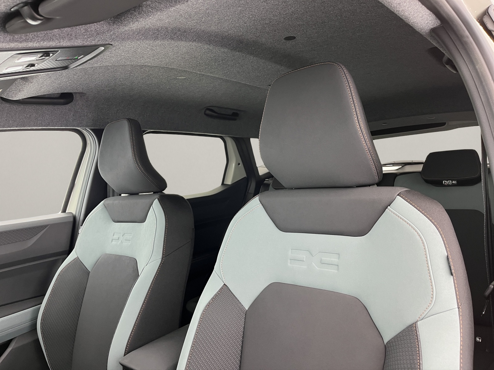 DACIA Duster 1.2 Hybrid Extreme 4WD-image-13
