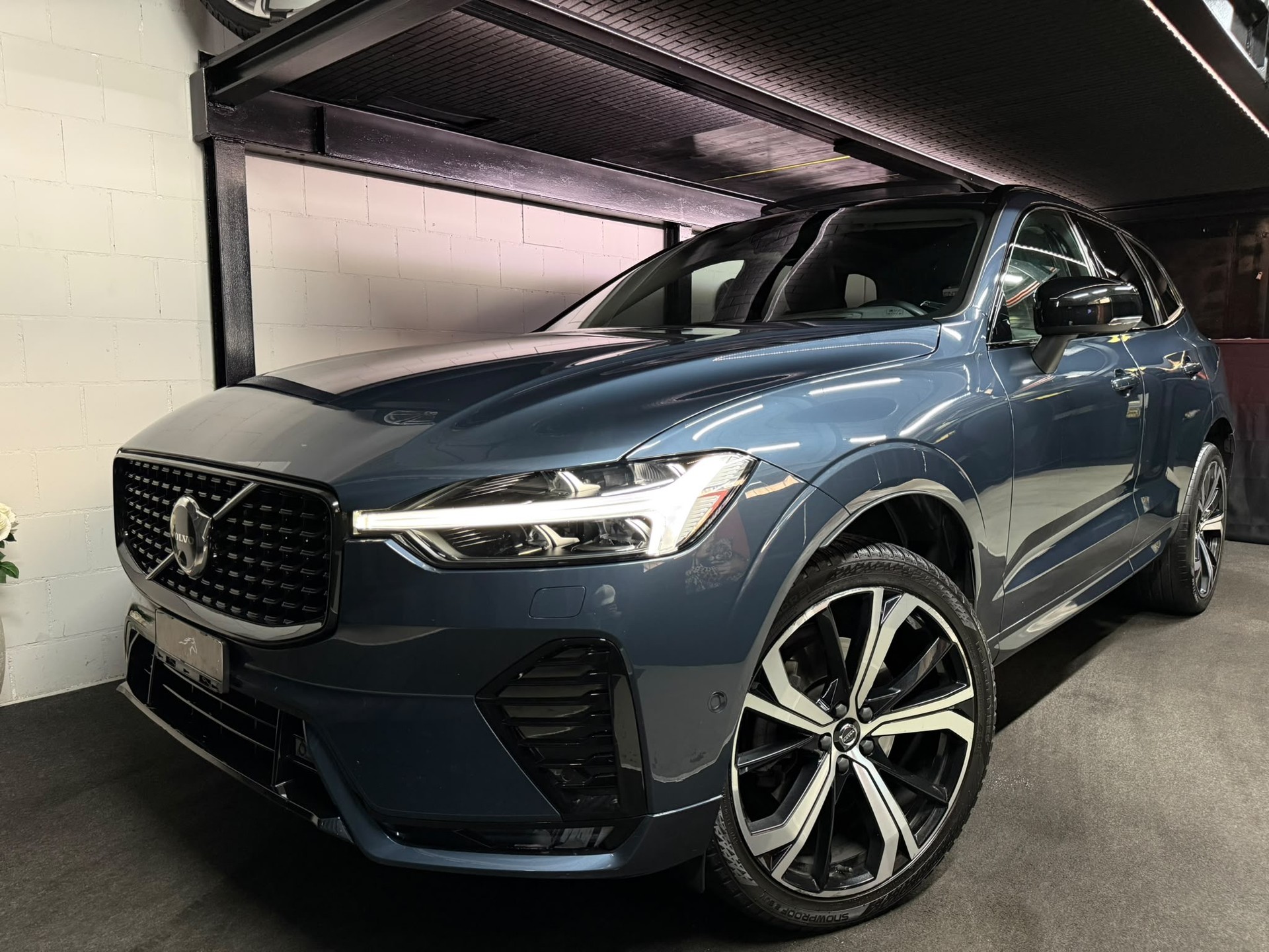 VOLVO XC60 B5 Diesel Mild Hybrid AWD Inscription Geartronic-image-1