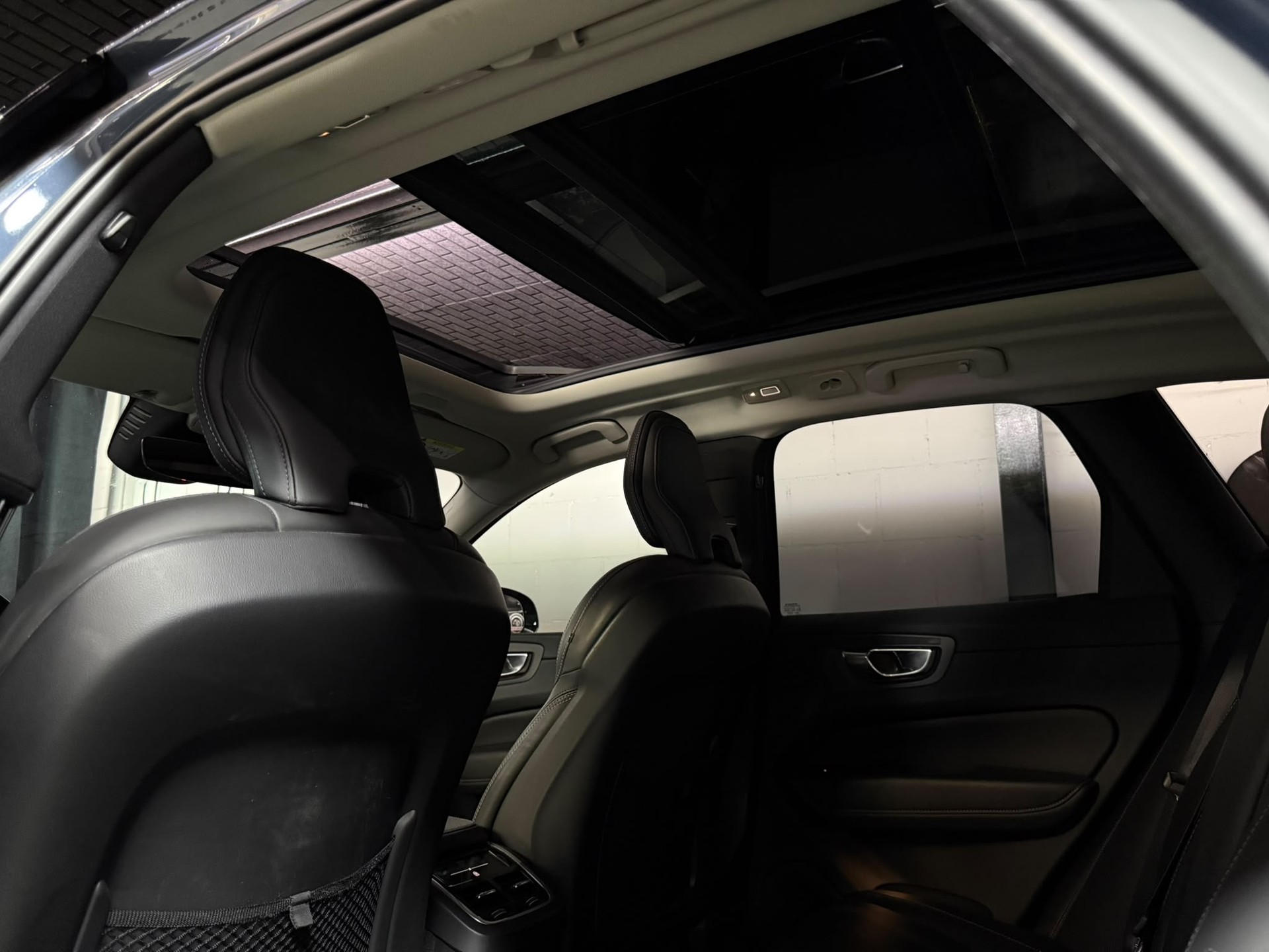 VOLVO XC60 B5 Diesel Mild Hybrid AWD Inscription Geartronic-image-22