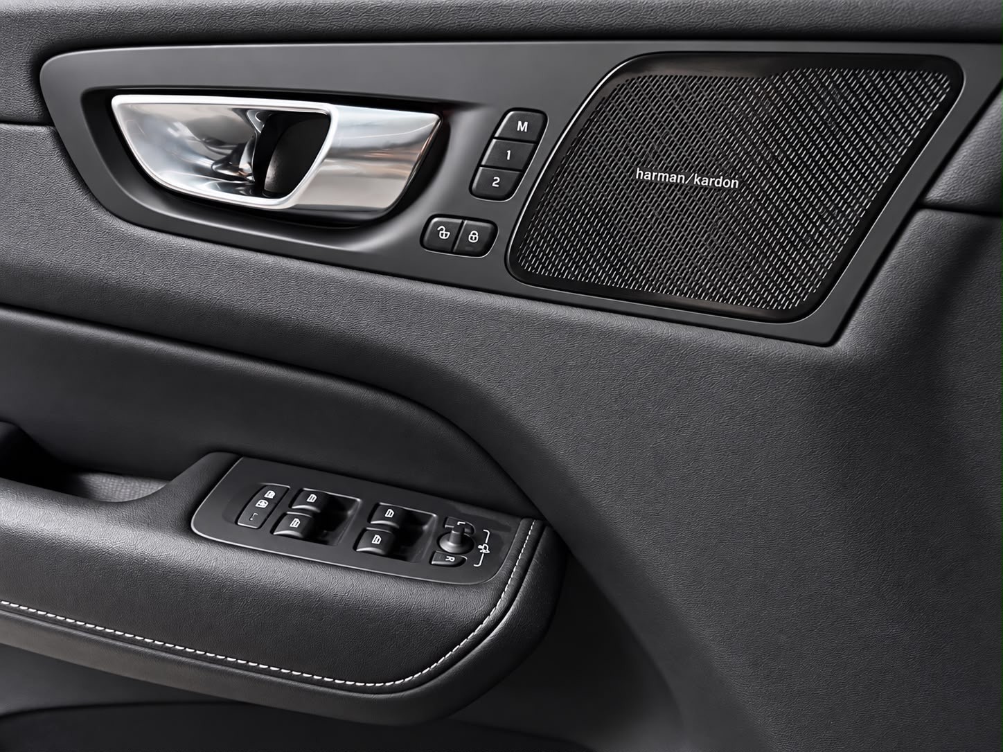 VOLVO XC60 B5 Diesel Mild Hybrid AWD Inscription Geartronic-image-12