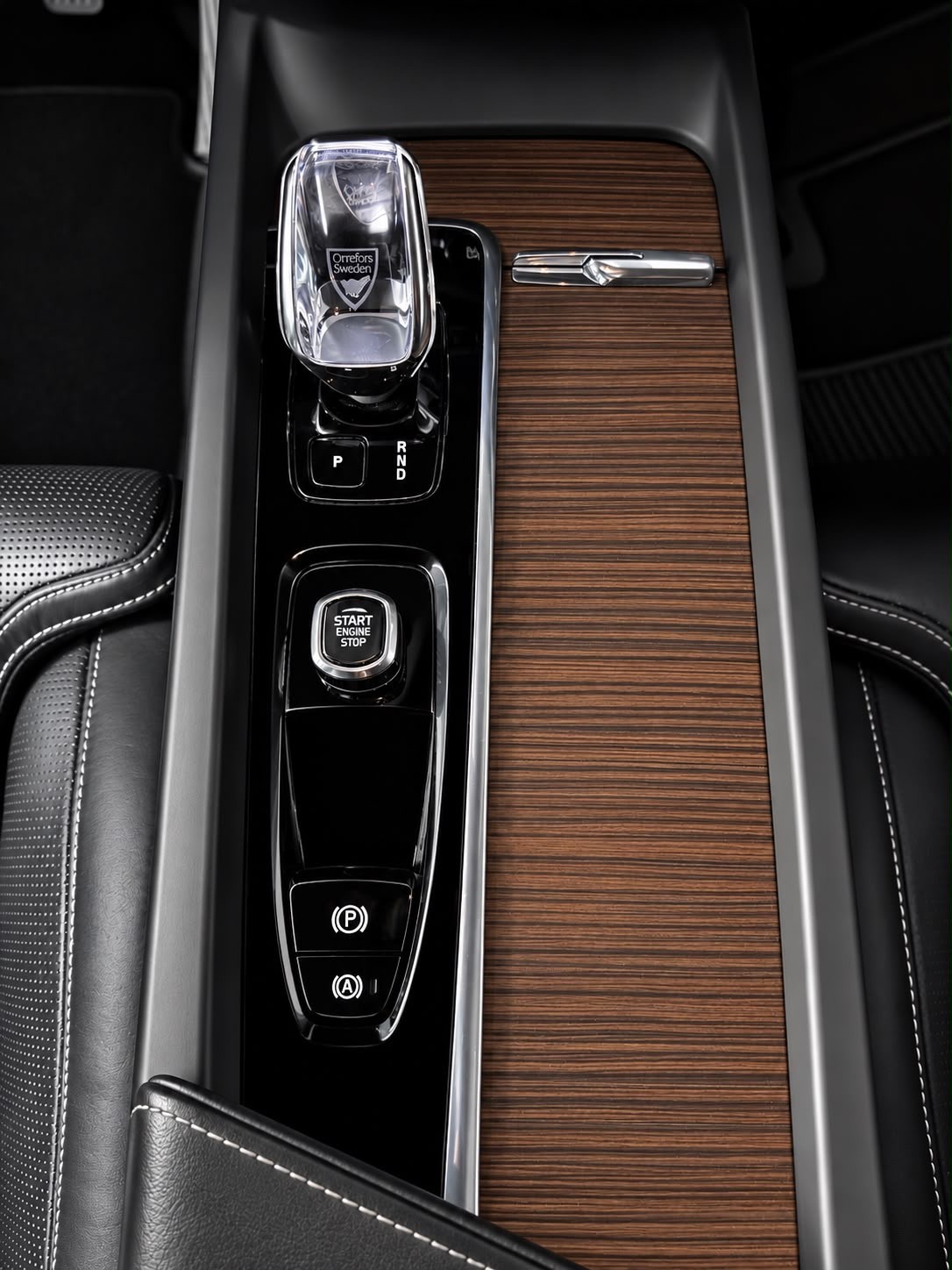 VOLVO XC60 B5 Diesel Mild Hybrid AWD Inscription Geartronic-image-14
