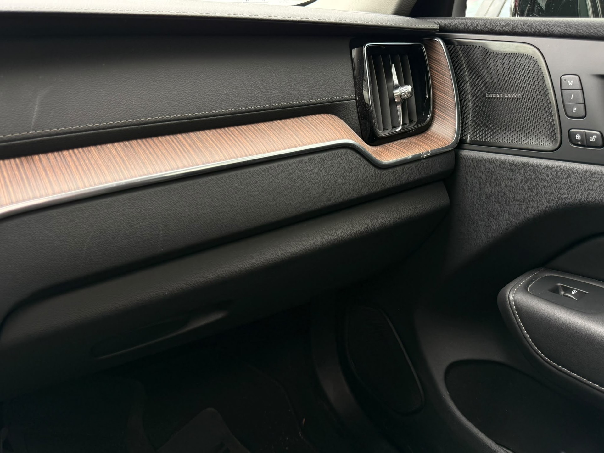 VOLVO XC60 B5 Diesel Mild Hybrid AWD Inscription Geartronic-image-21