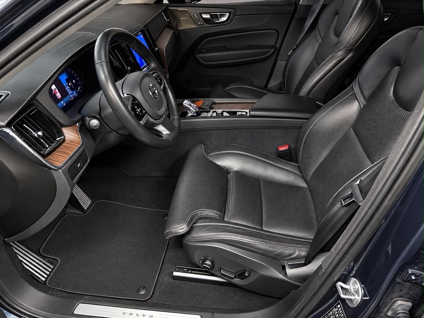 VOLVO XC60 B5 Diesel Mild Hybrid AWD Inscription Geartronic-image-9