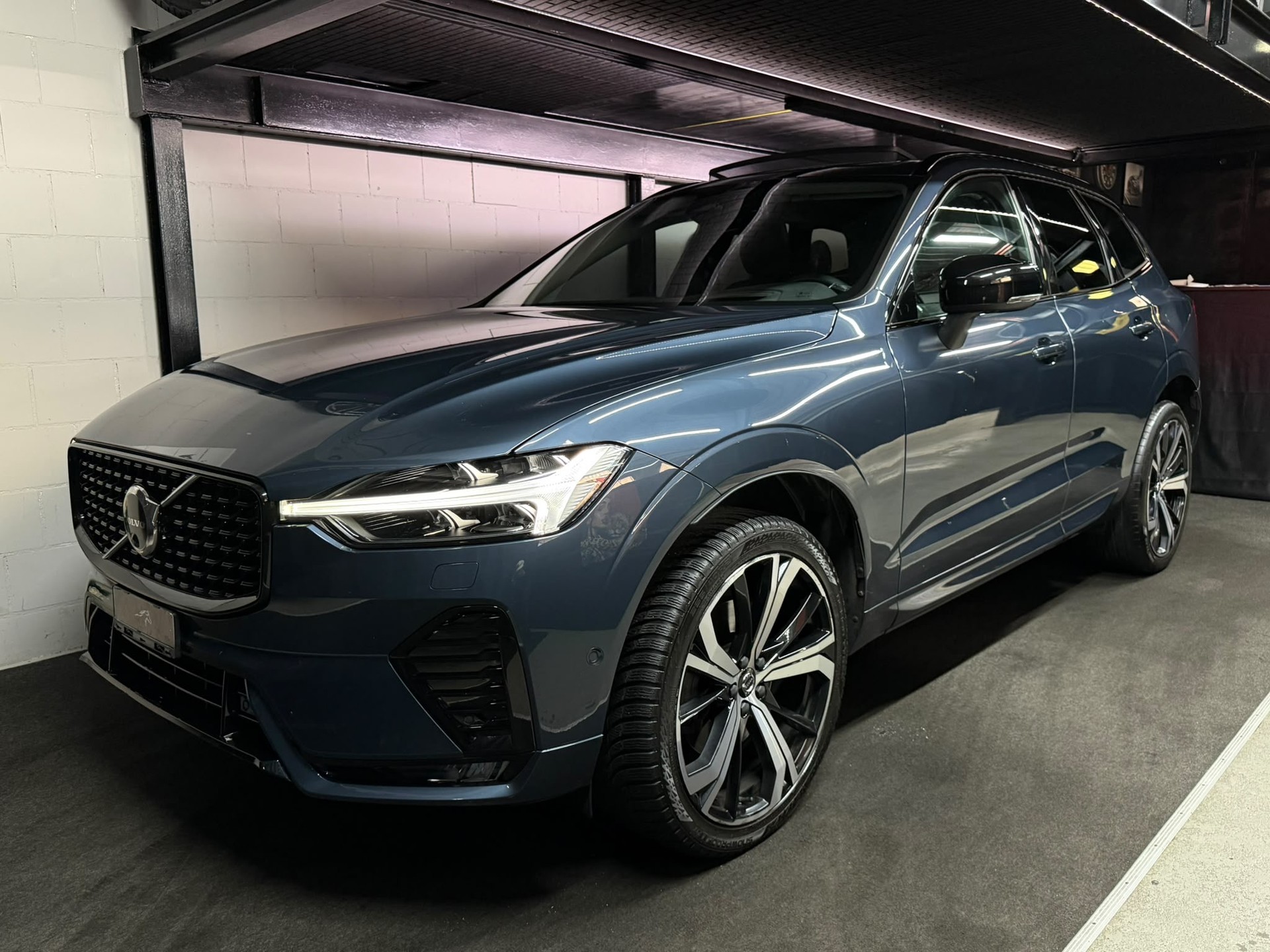 VOLVO XC60 B5 Diesel Mild Hybrid AWD Inscription Geartronic-image-0