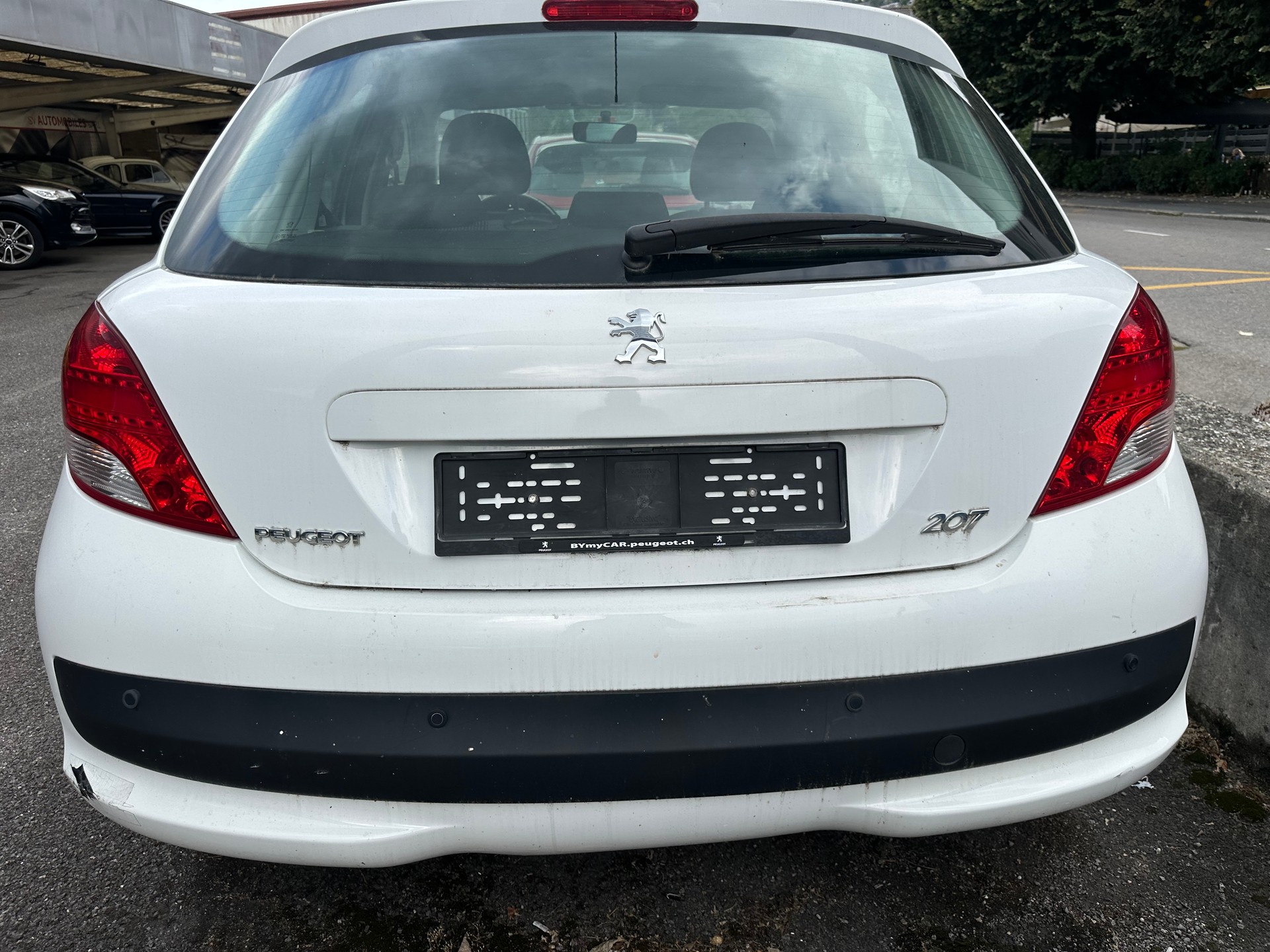 PEUGEOT 207 1.4 16V Allure-image-5