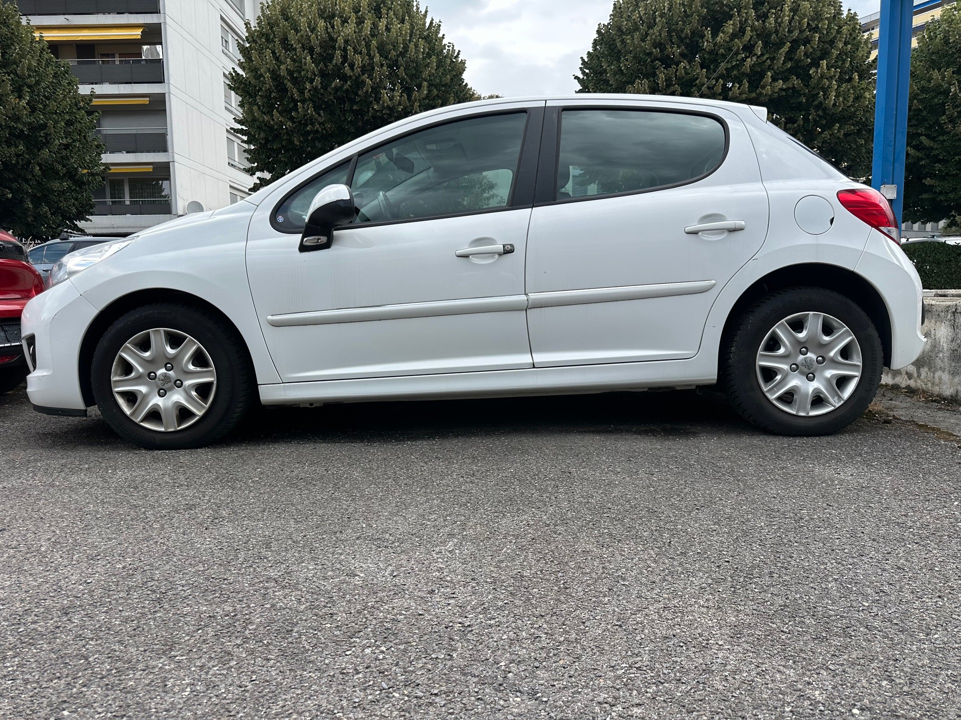 PEUGEOT 207 1.4 16V Allure-image-2