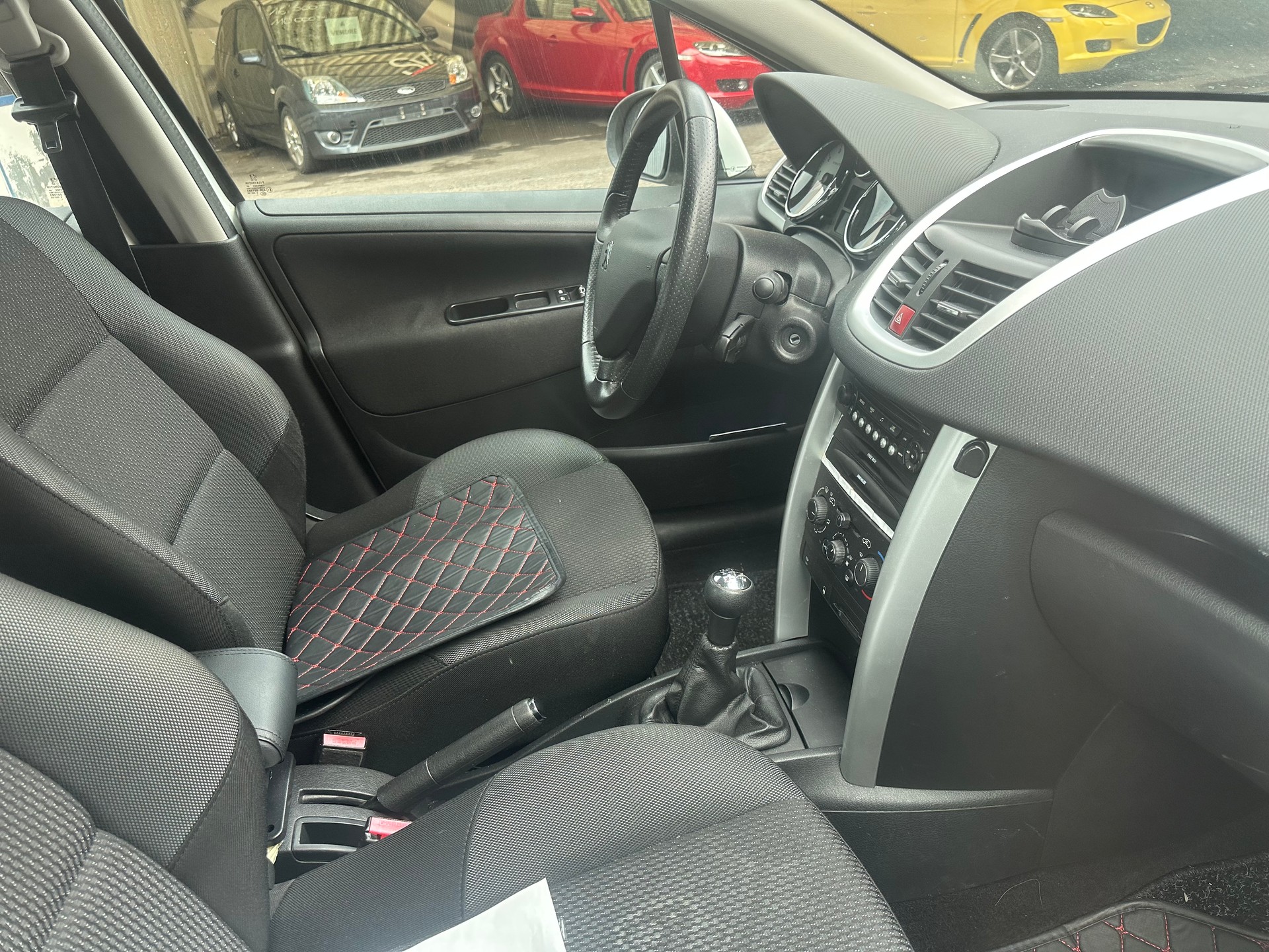 PEUGEOT 207 1.4 16V Allure-image-6