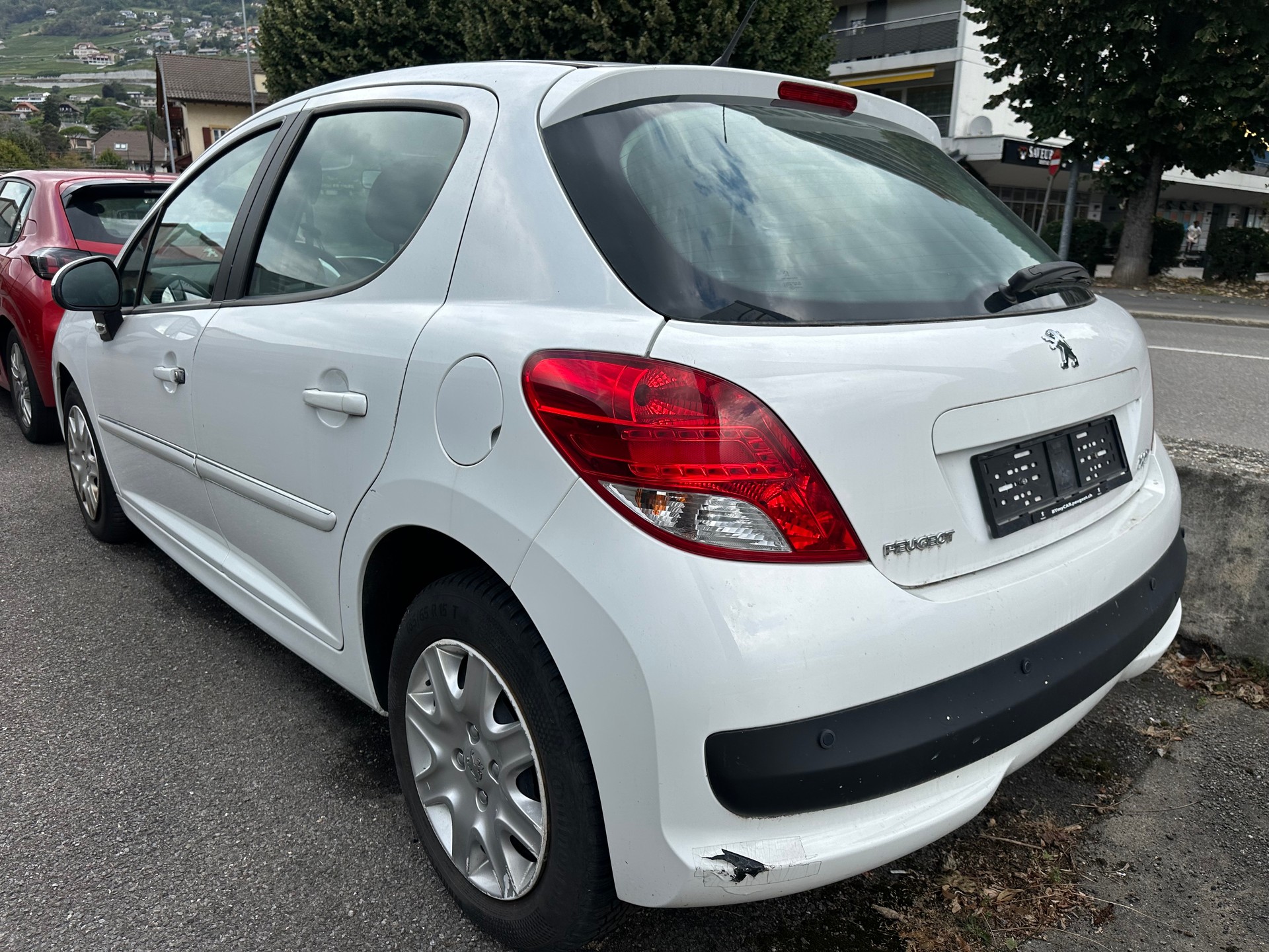 PEUGEOT 207 1.4 16V Allure-image-3