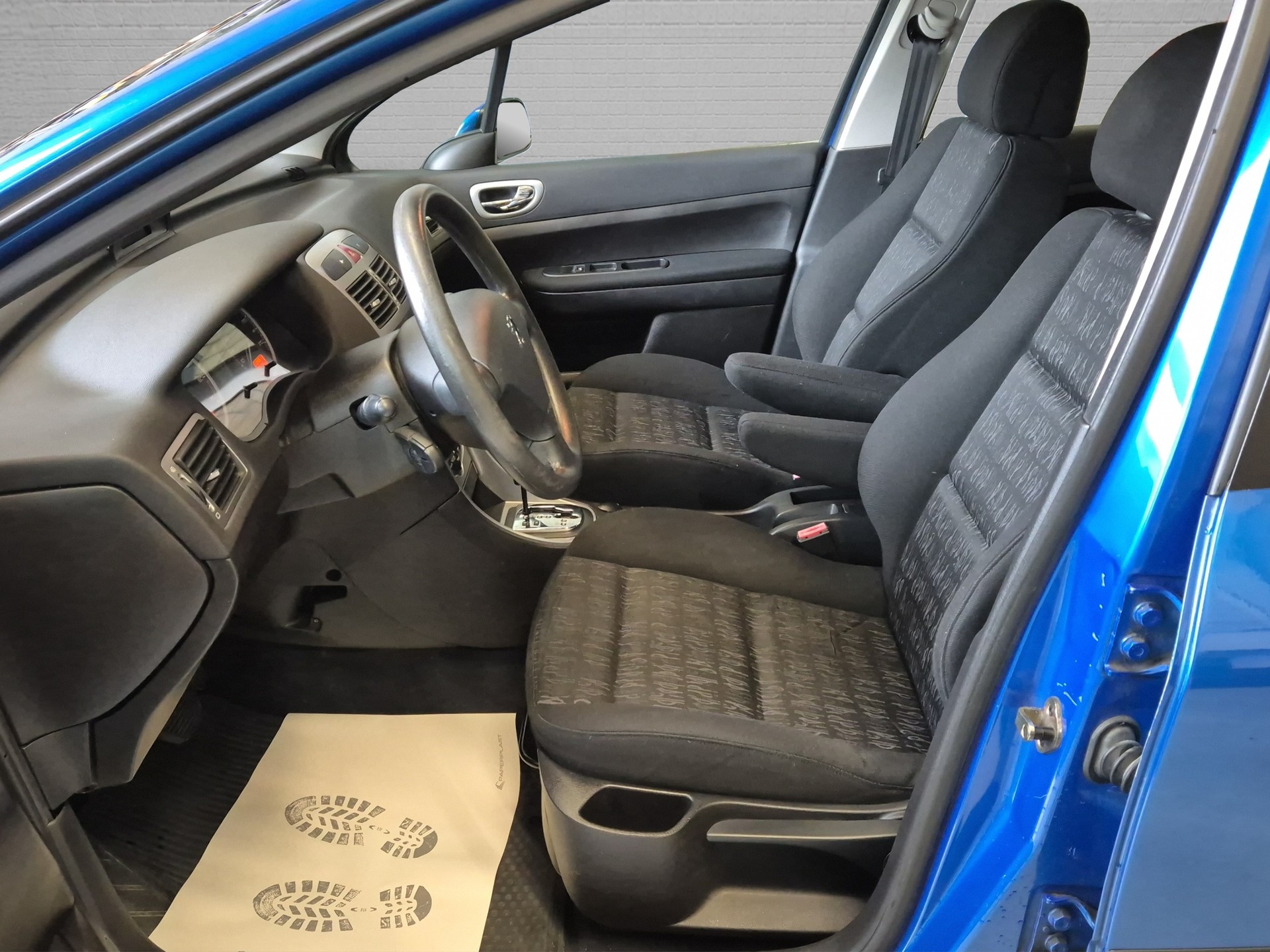 PEUGEOT 307 2.0 16V XS Automat-image-14