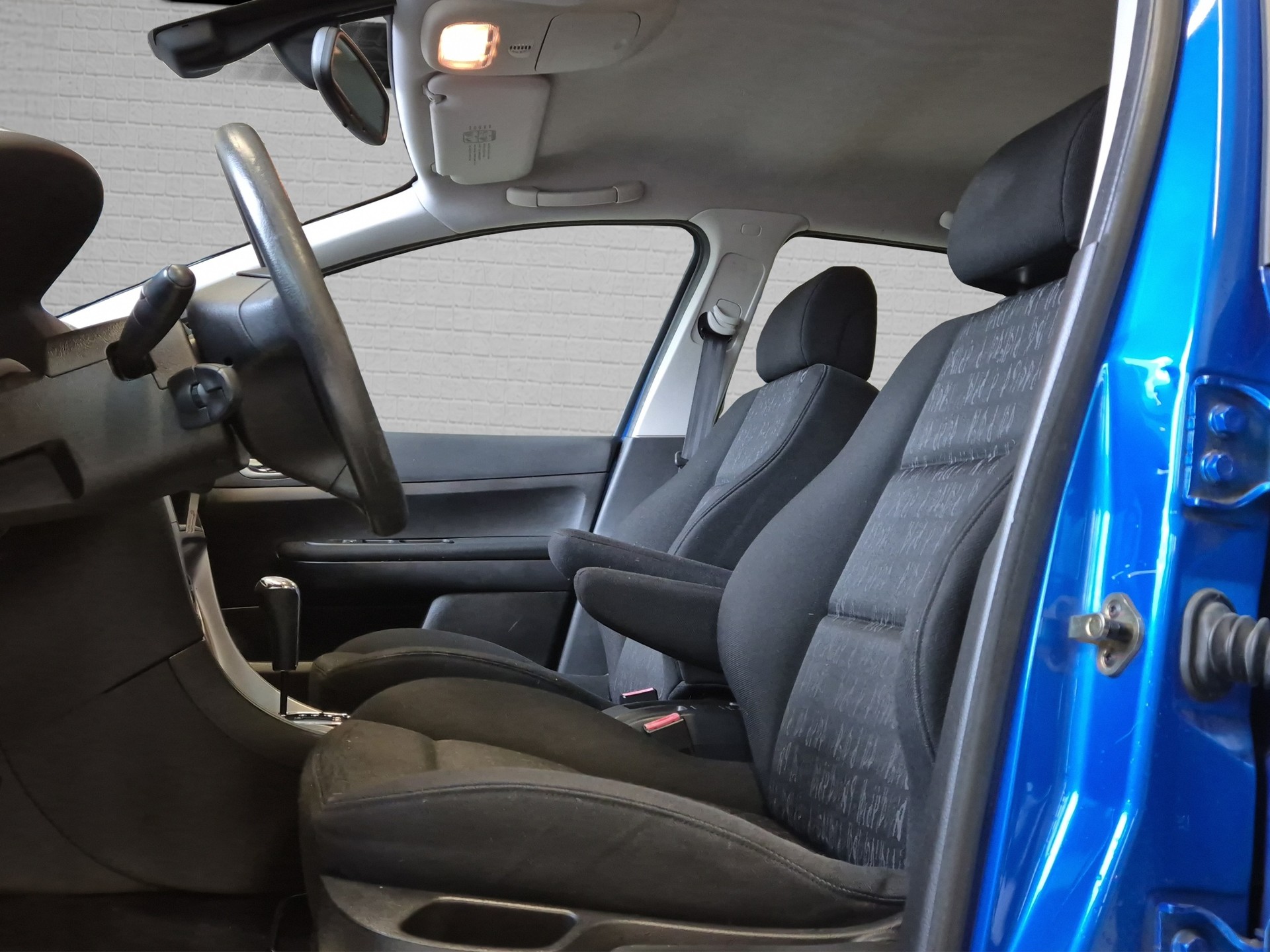 PEUGEOT 307 2.0 16V XS Automat-image-18