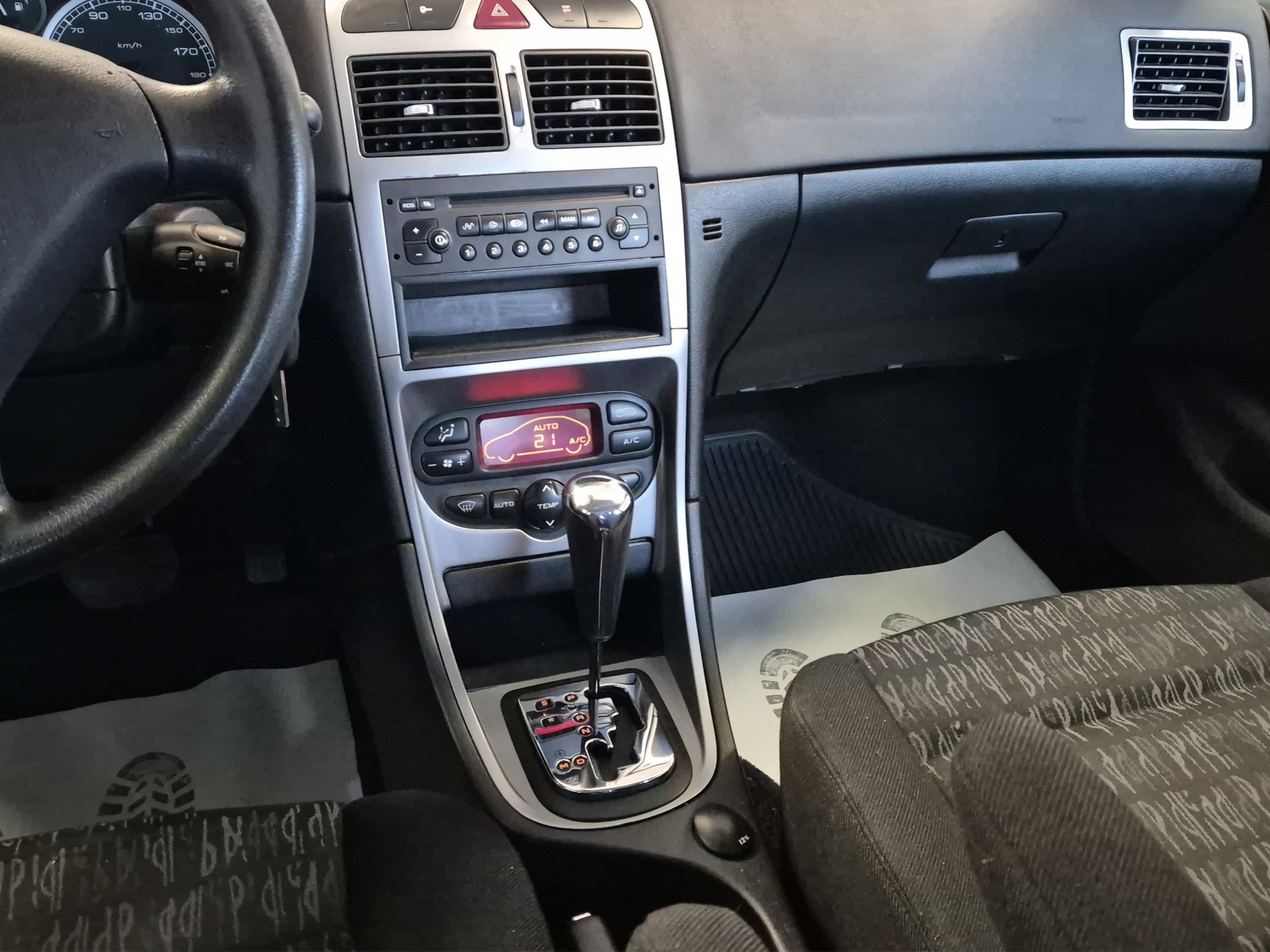 PEUGEOT 307 2.0 16V XS Automat-image-16