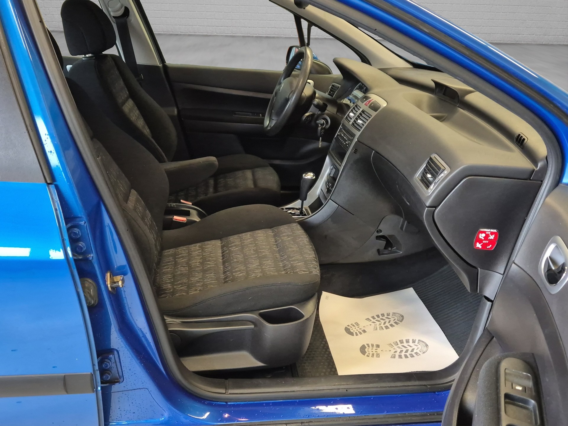 PEUGEOT 307 2.0 16V XS Automat-image-15