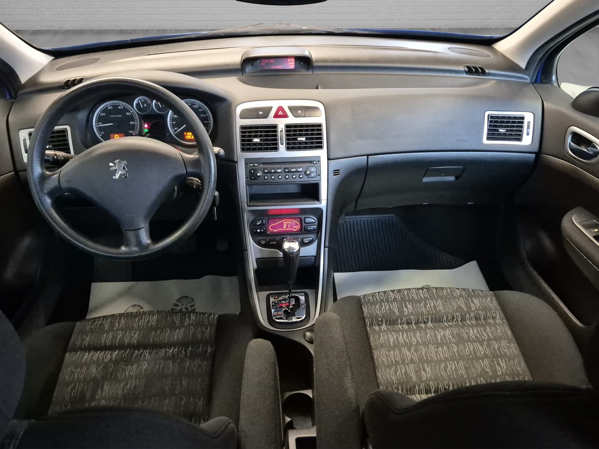 PEUGEOT 307 2.0 16V XS Automat-image-13