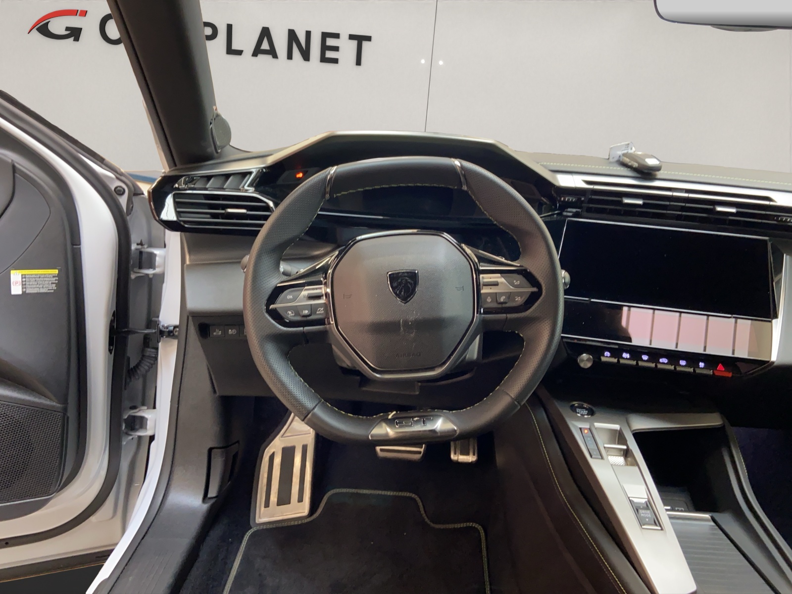 PEUGEOT 408 1.6 PHEV 180 GT-image-6
