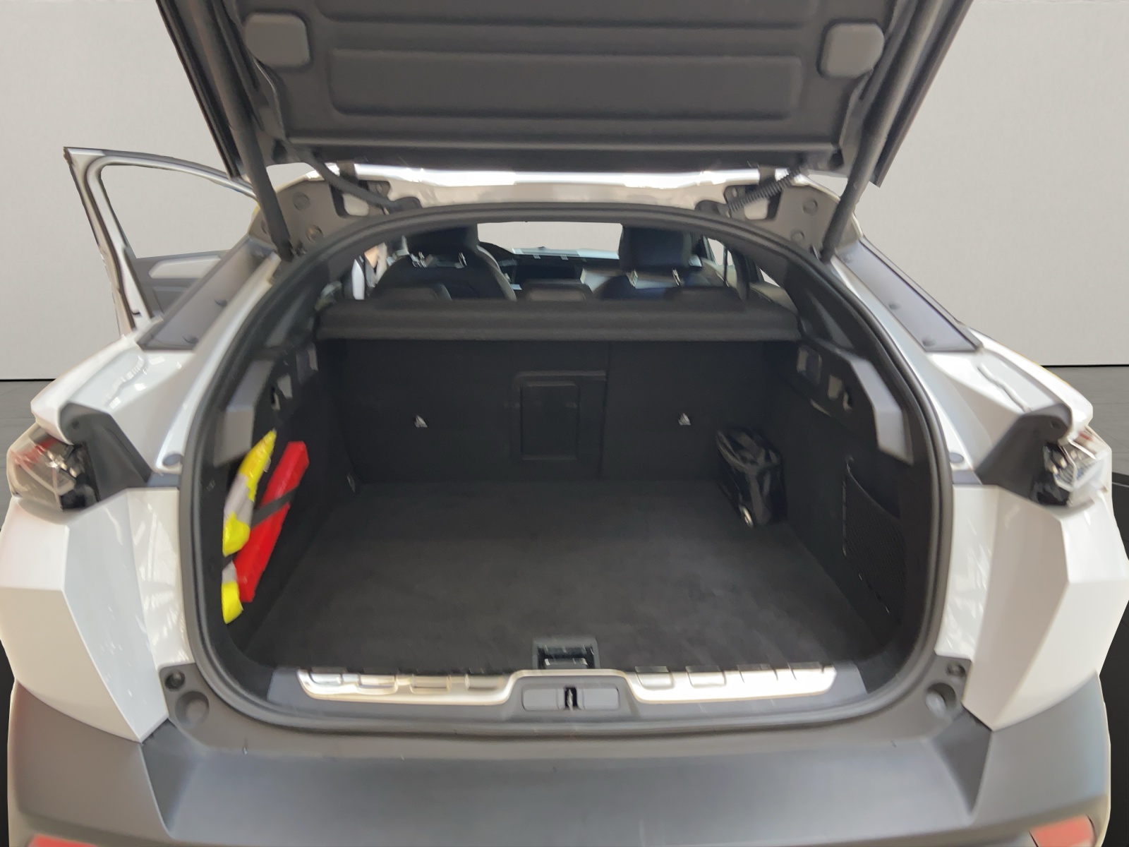 PEUGEOT 408 1.6 PHEV 180 GT-image-14