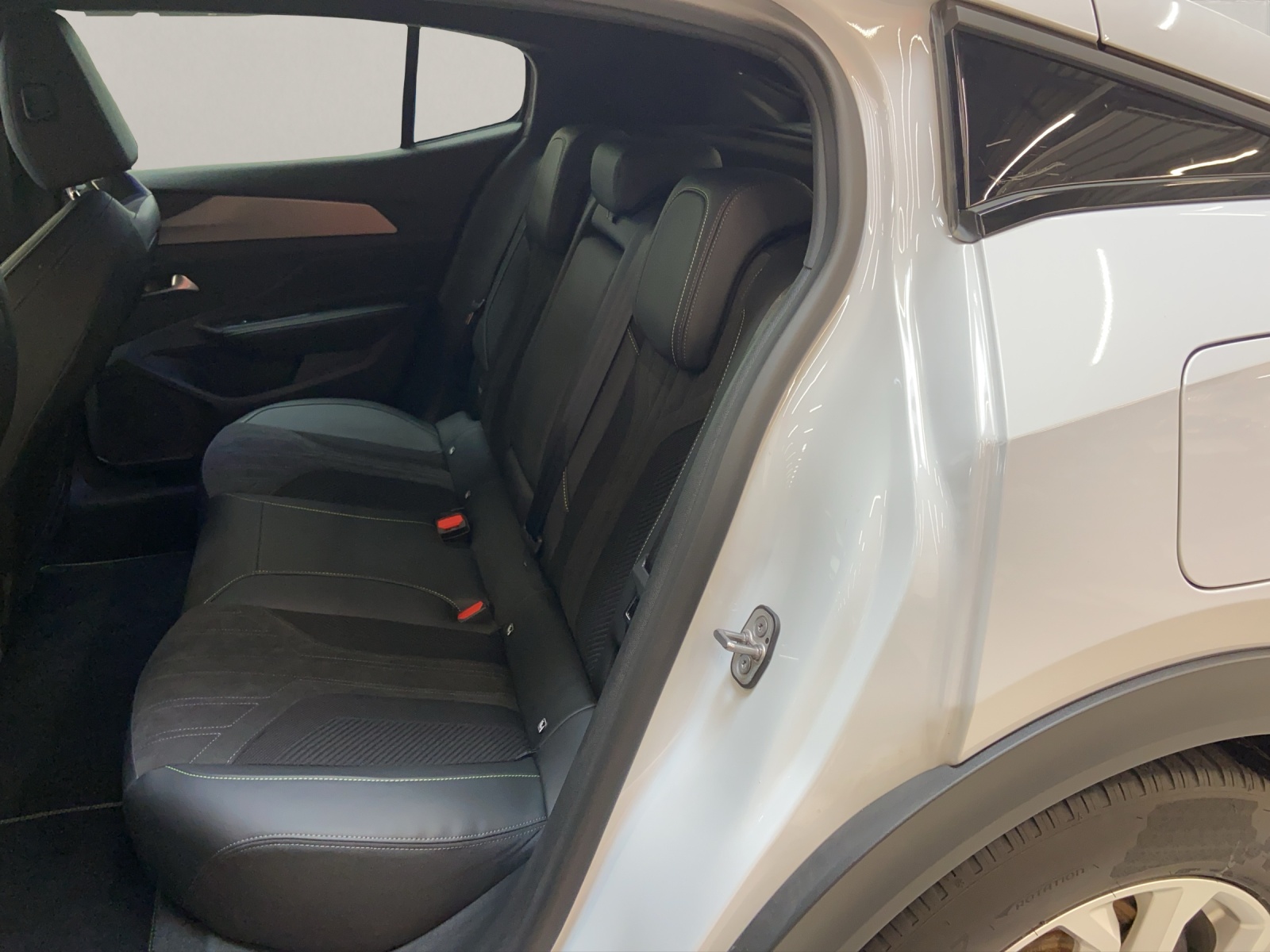 PEUGEOT 408 1.6 PHEV 180 GT-image-13