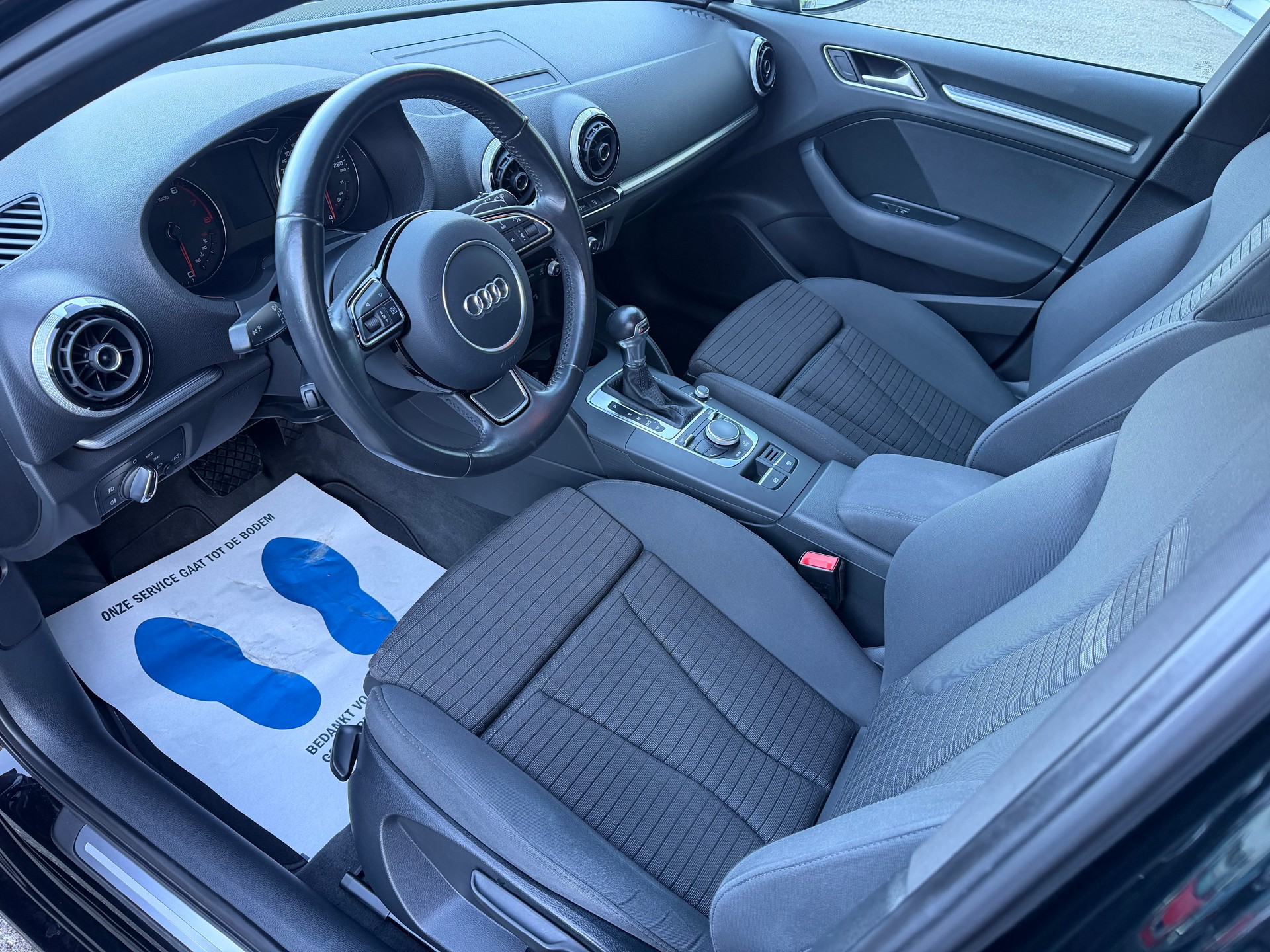 AUDI A3 Sportback 1.4 TFSI Ambition S-tronic-image-4