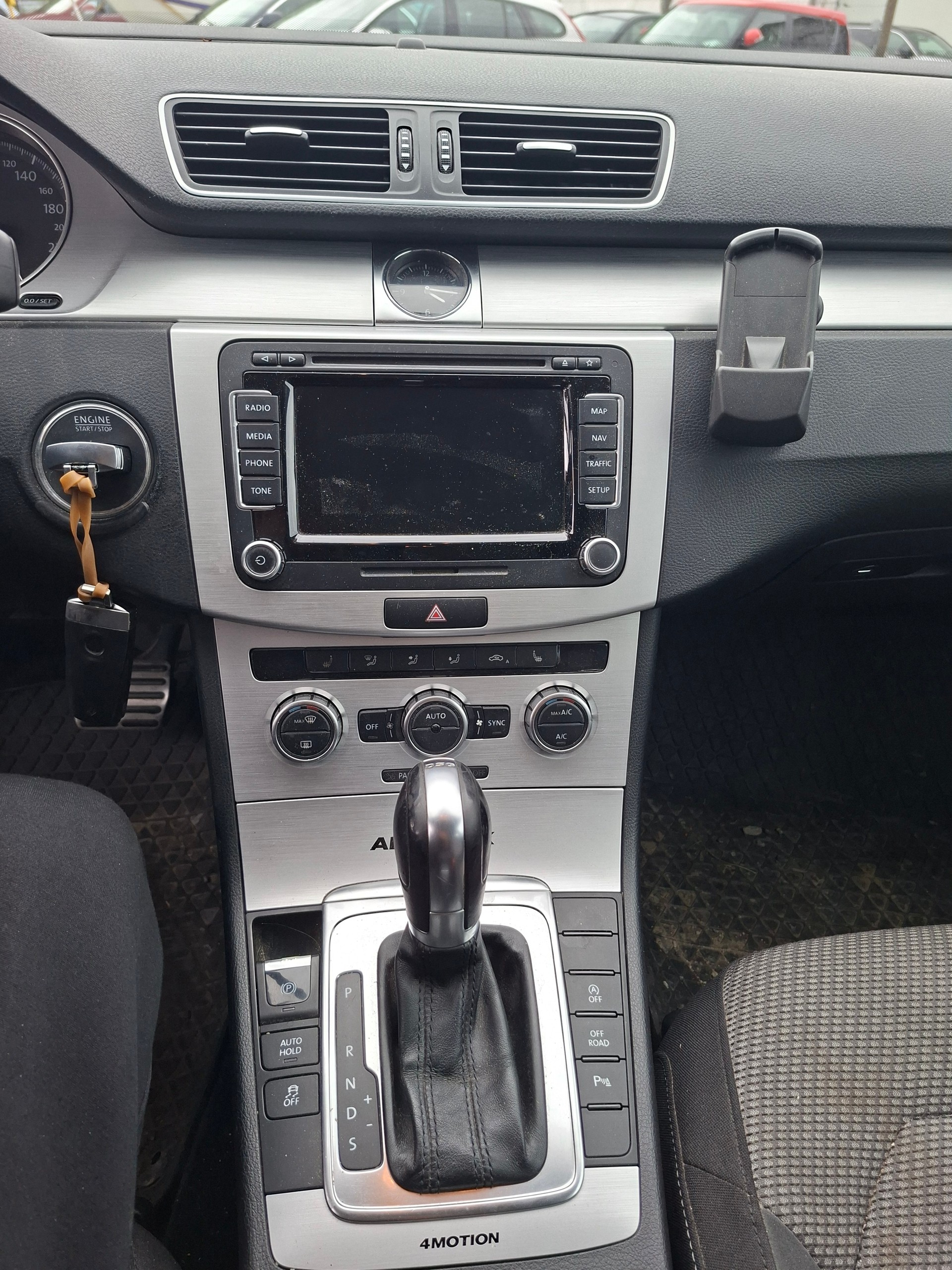 VW Passat Alltrack 2.0 TDI BMT 4Motion DSG-image-2