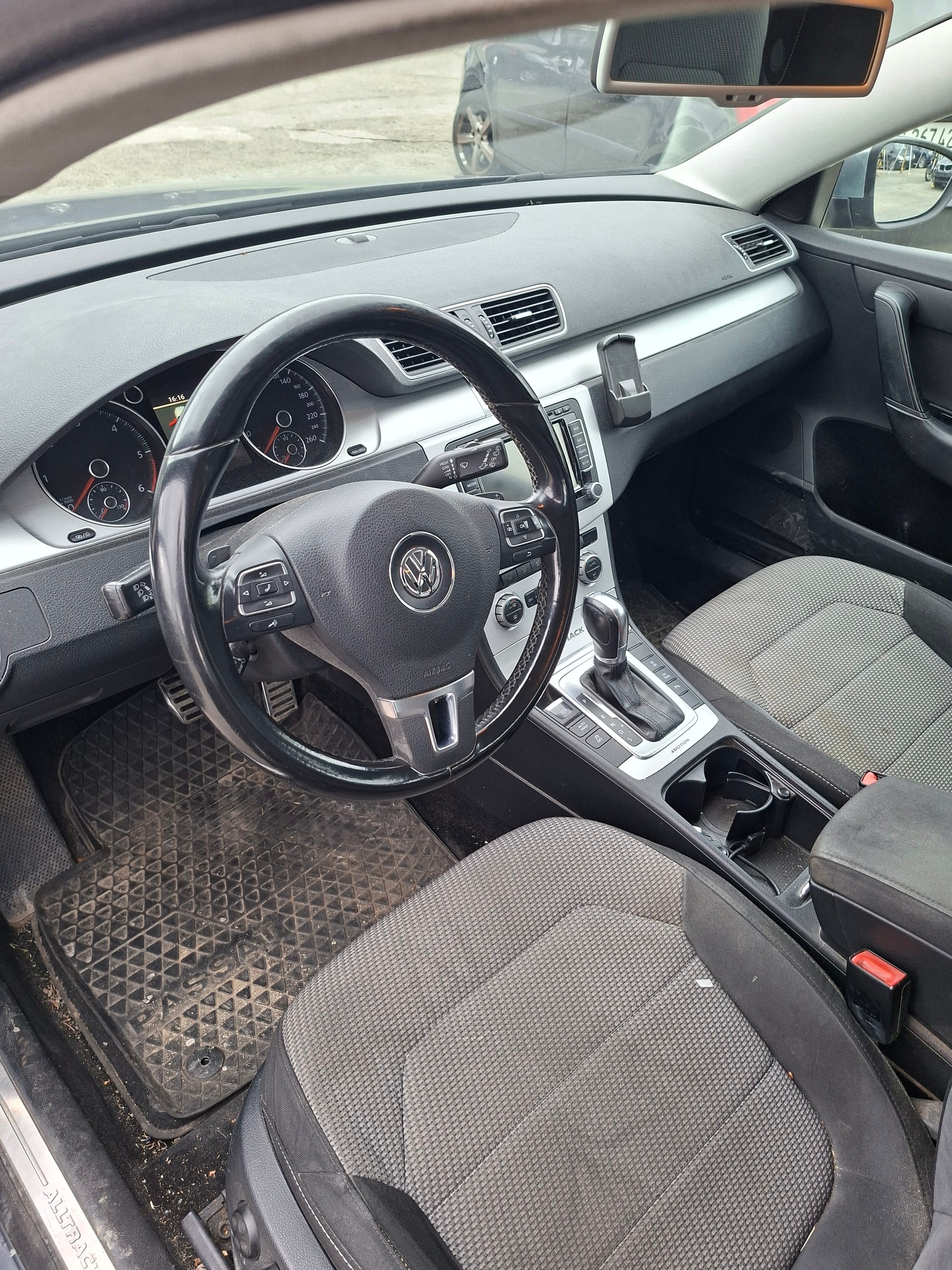 VW Passat Alltrack 2.0 TDI BMT 4Motion DSG-image-4