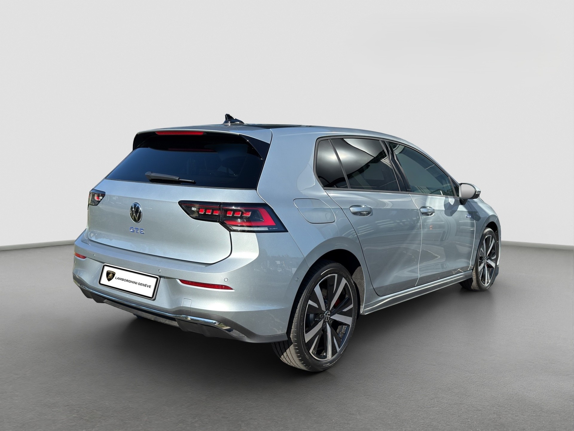 VW Golf 1.5 TSI PHEV GTE-image-2