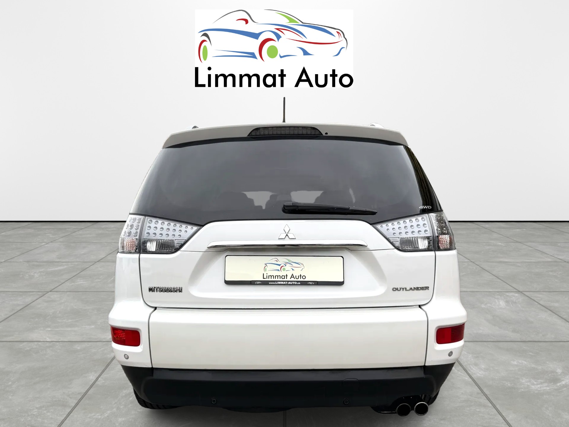 MITSUBISHI Outlander 2.2 DID Instyle 4WD TC-SST-image-3