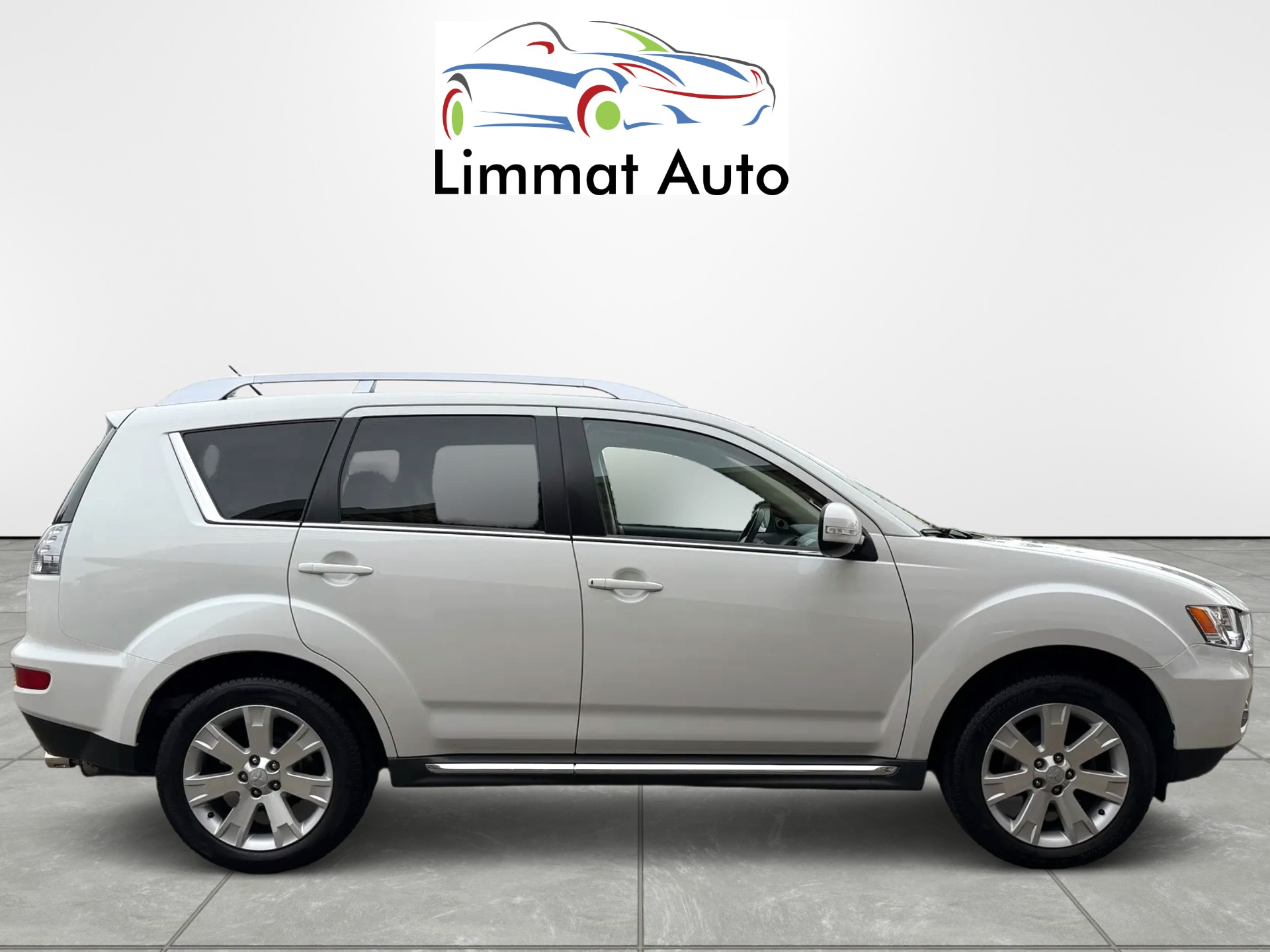 MITSUBISHI Outlander 2.2 DID Instyle 4WD TC-SST-image-5
