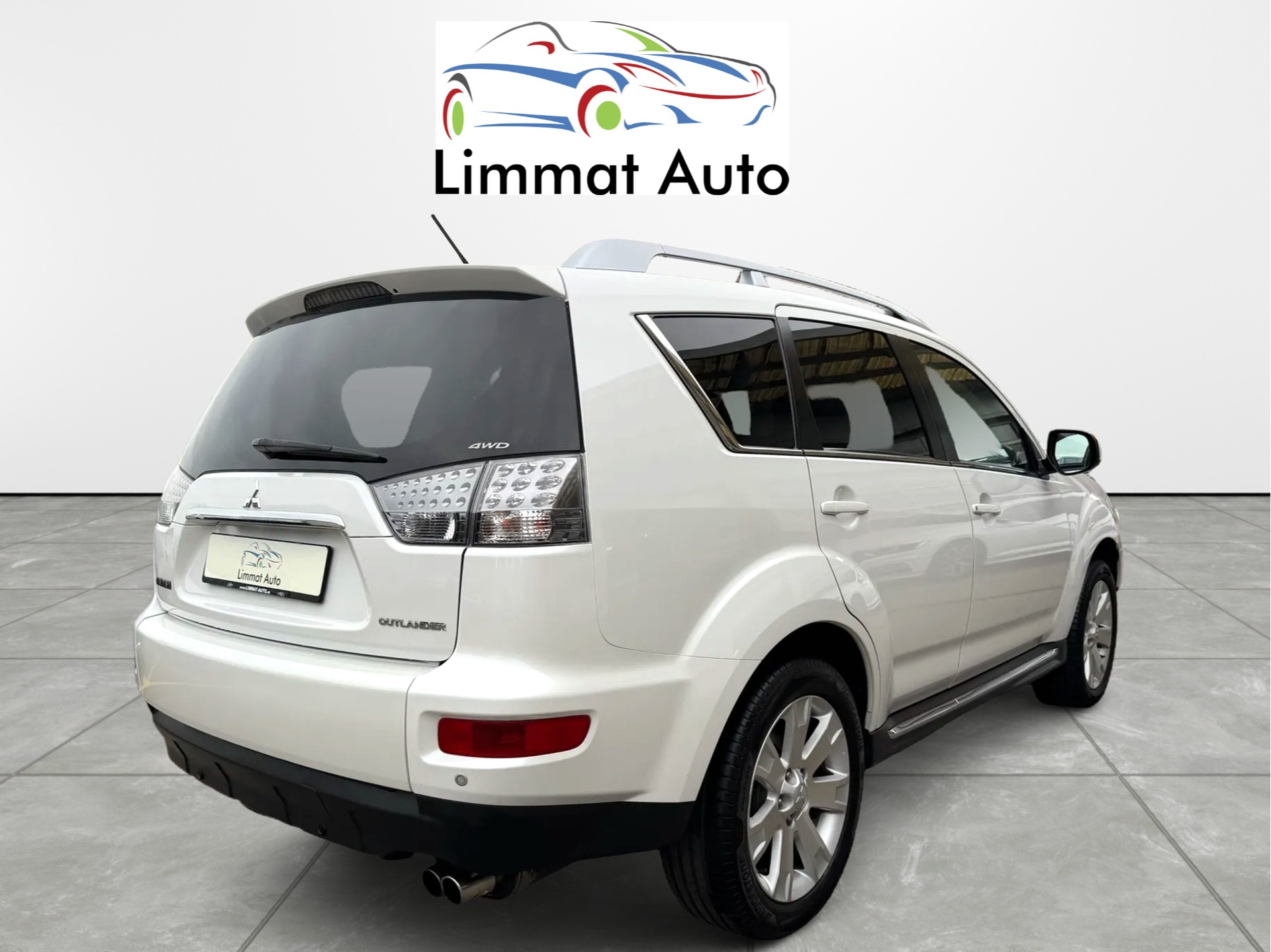 MITSUBISHI Outlander 2.2 DID Instyle 4WD TC-SST-image-4