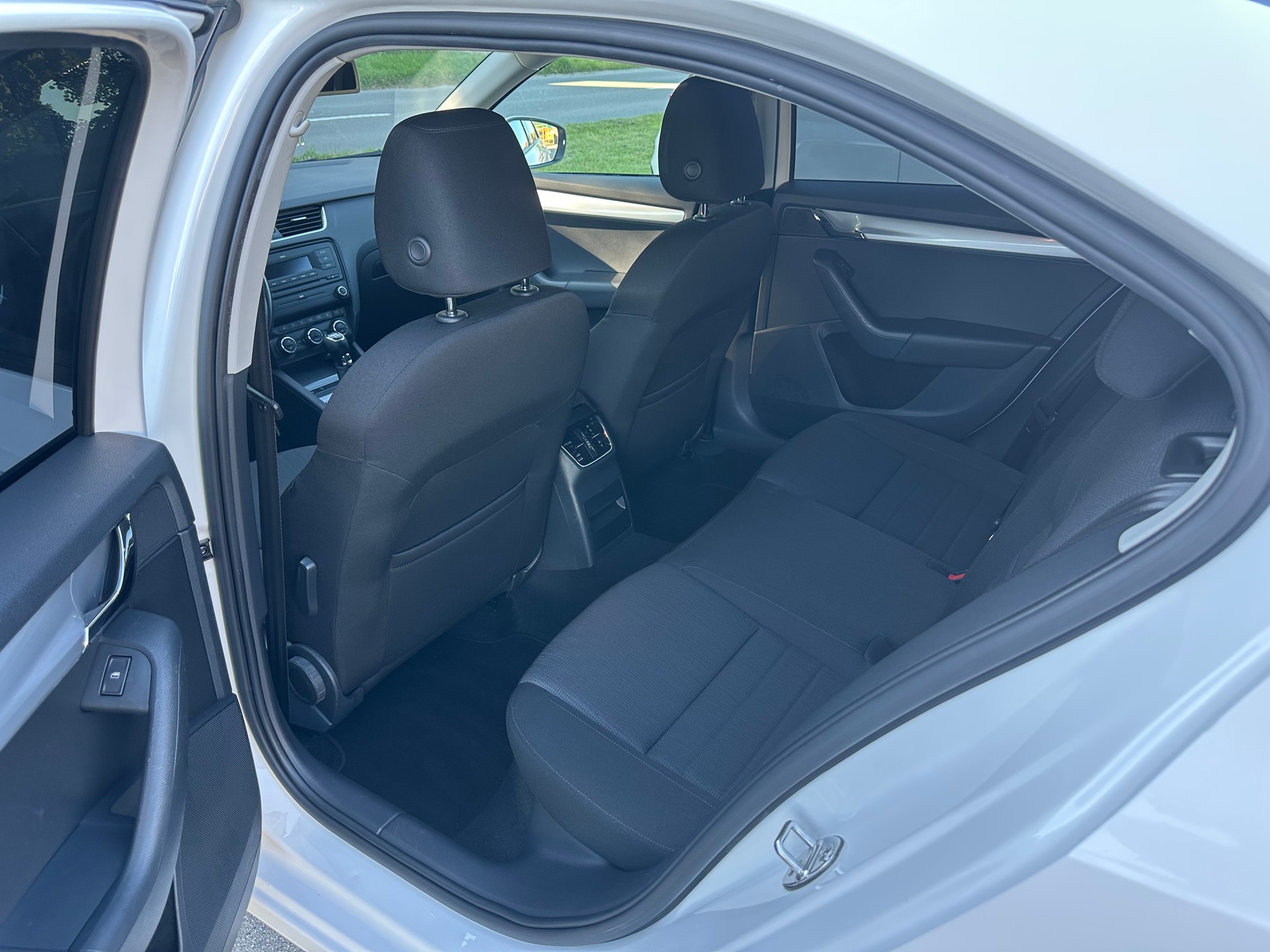 SKODA 1.4 TSI 140 Ambition-image-5