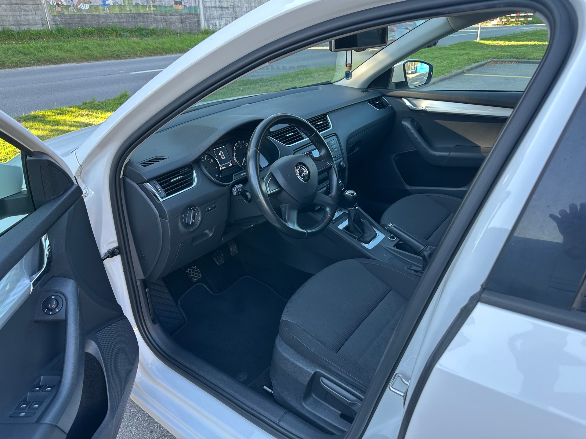 SKODA 1.4 TSI 140 Ambition-image-4