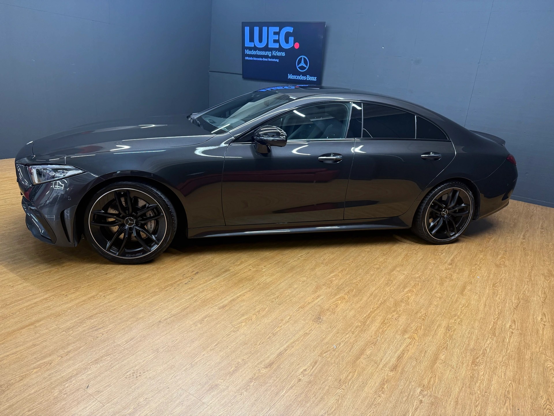 MERCEDES-BENZ CLS 53 4M+ AMG / DISTRONIC / 360 Grad Kamera-image-2