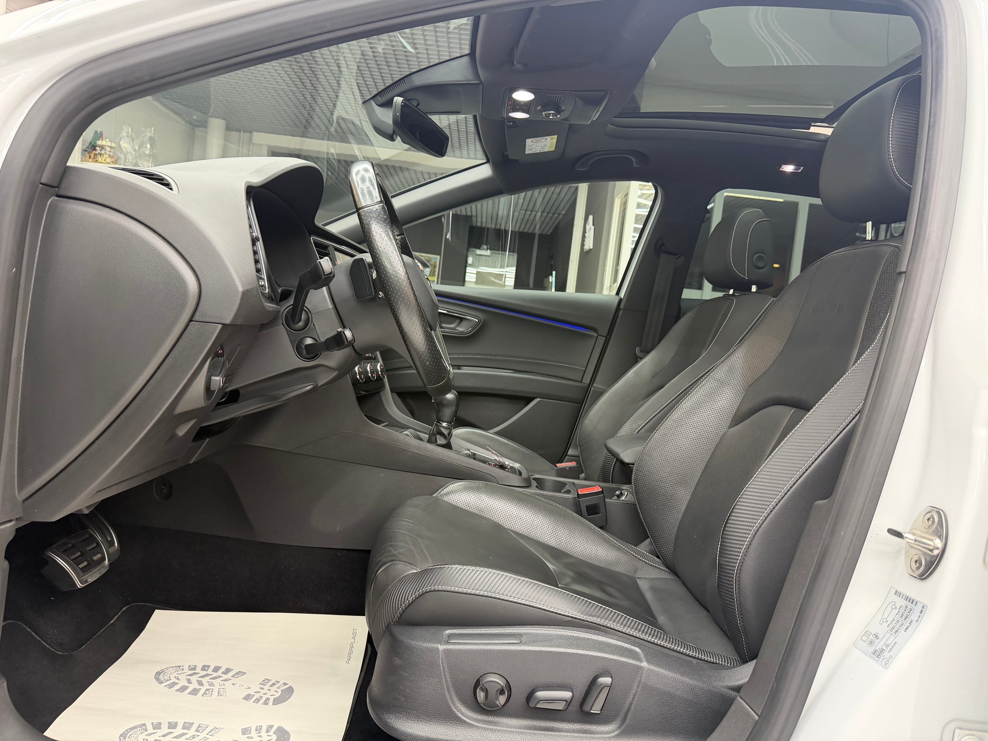 SEAT Leon ST 2.0 TSI 300 Cupra 4Drive DSG-image-12