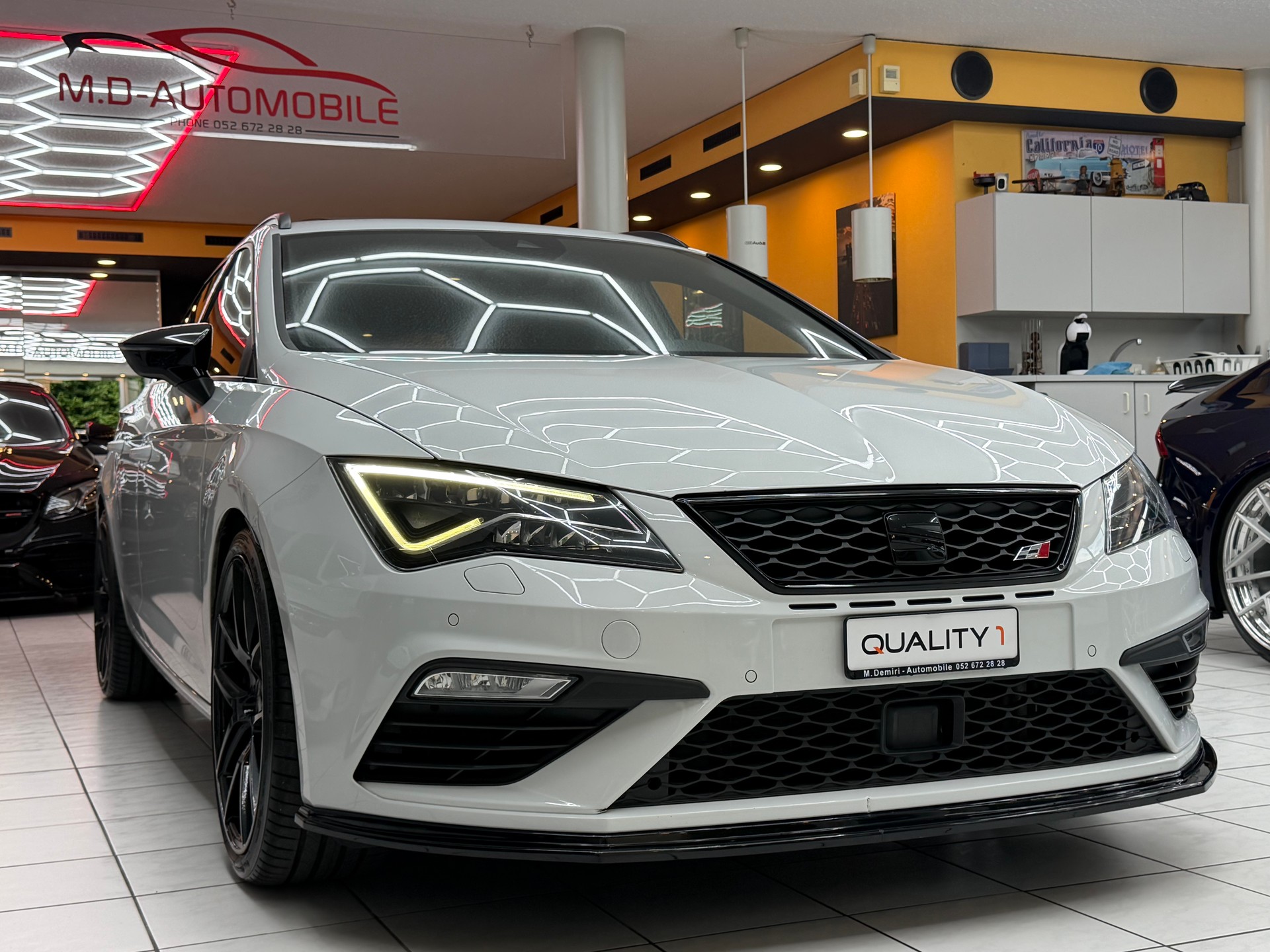 SEAT Leon ST 2.0 TSI 300 Cupra 4Drive DSG-image-2