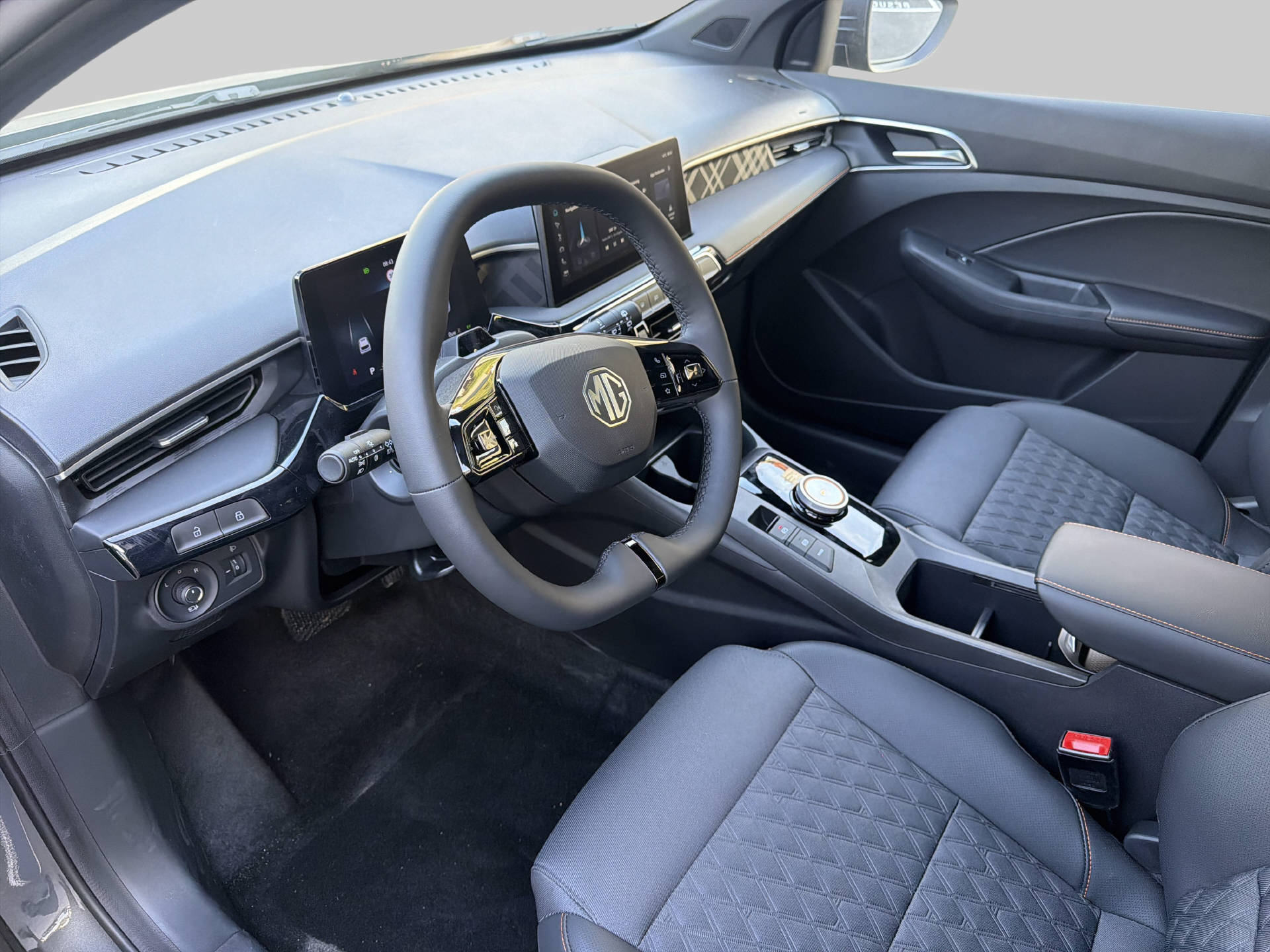 MG 3 1.5 Hybrid Luxury-image-4