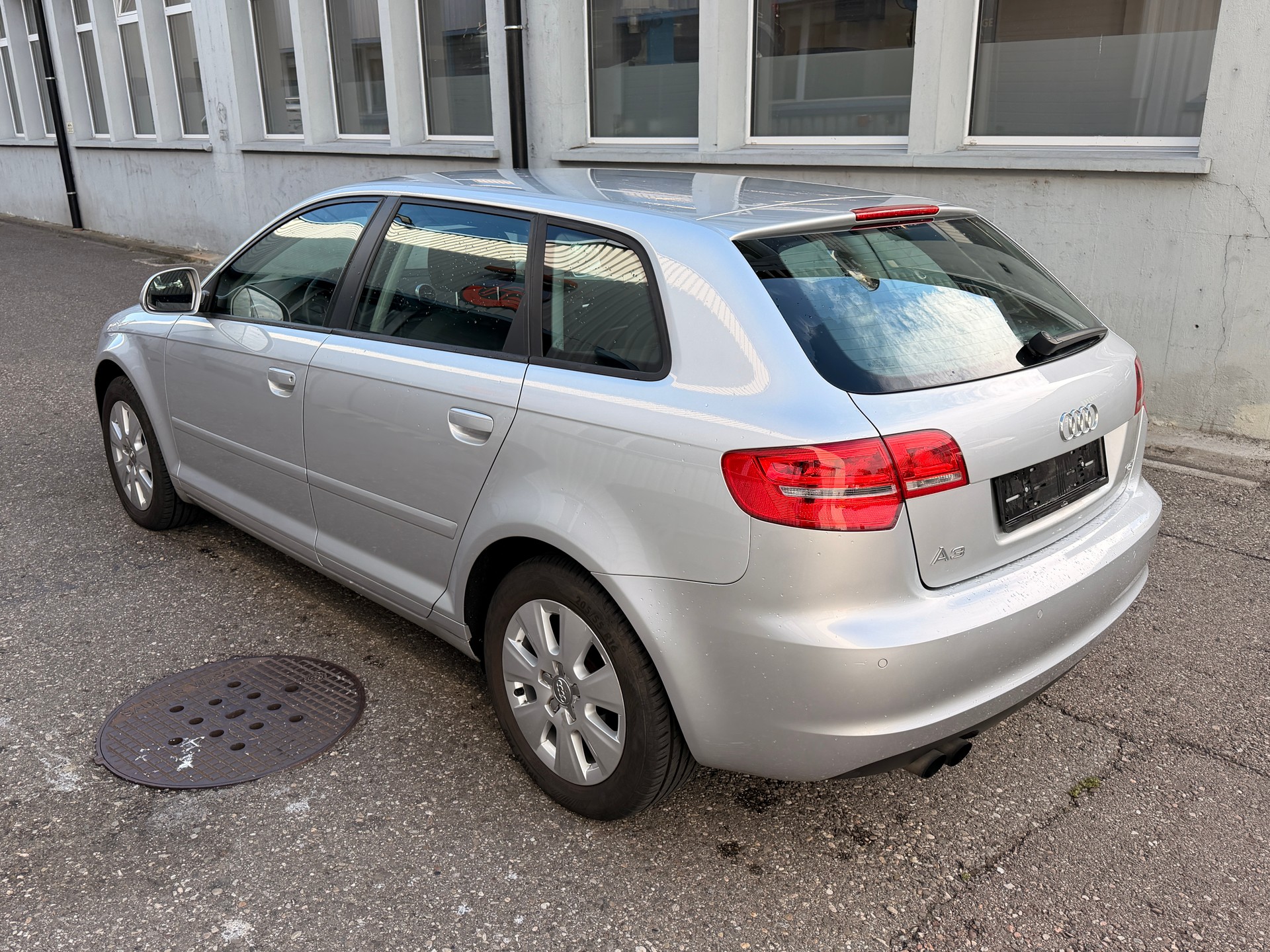 AUDI A3 Sportback 1.8 TFSI Ambition S-tronic-image-2