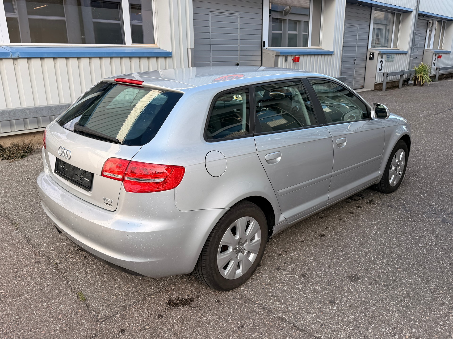 AUDI A3 Sportback 1.8 TFSI Ambition S-tronic-image-3