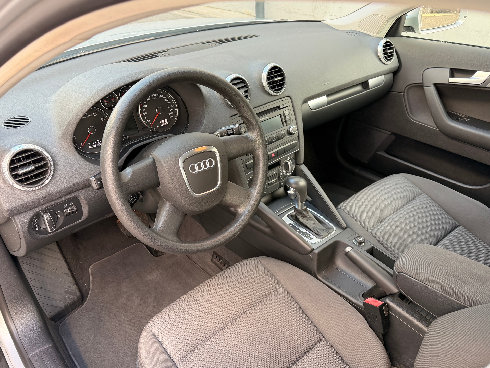 AUDI A3 Sportback 1.8 TFSI Ambition S-tronic-image-4