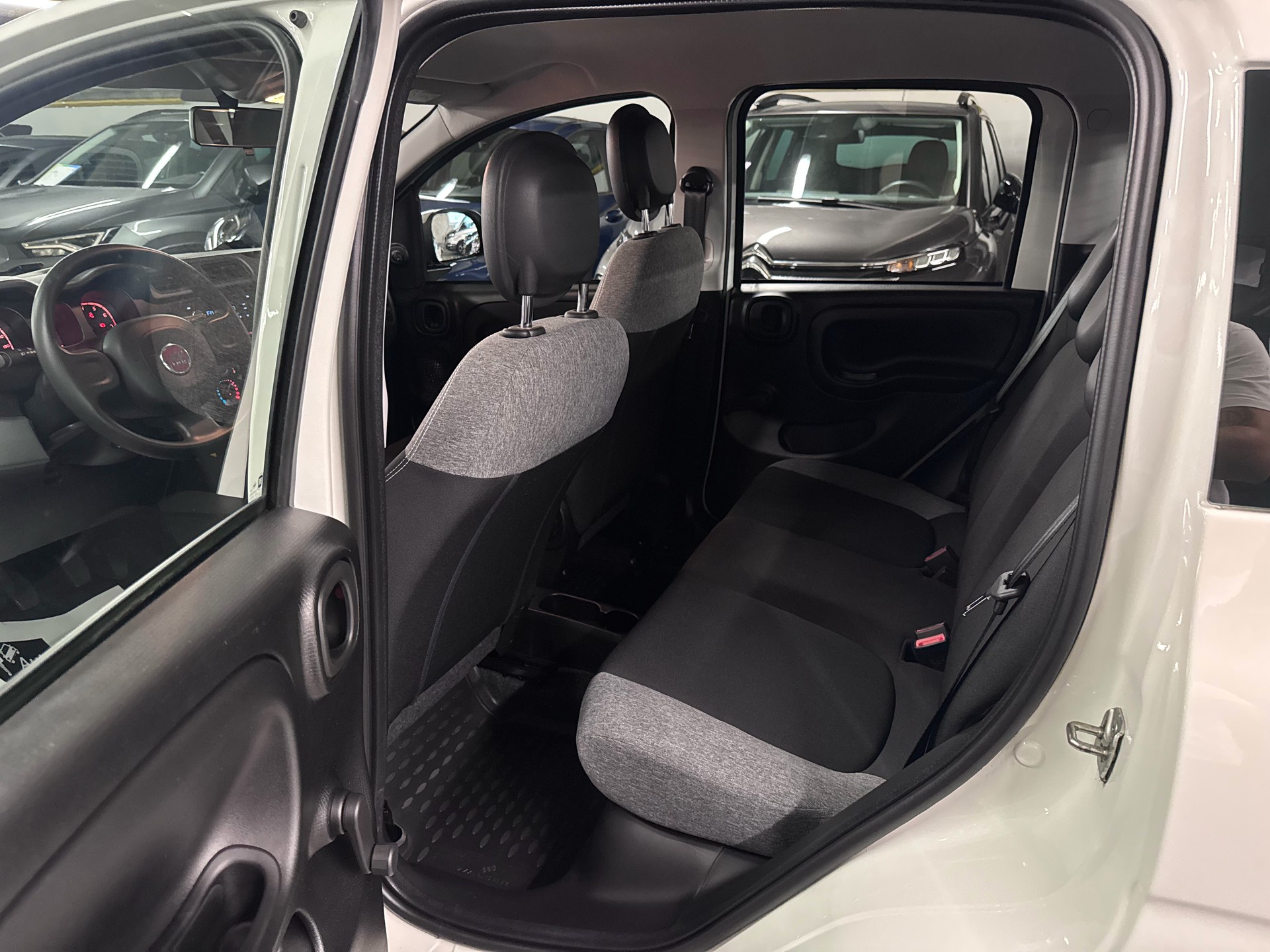 FIAT Panda 1.0 MHEV City Cross-image-9