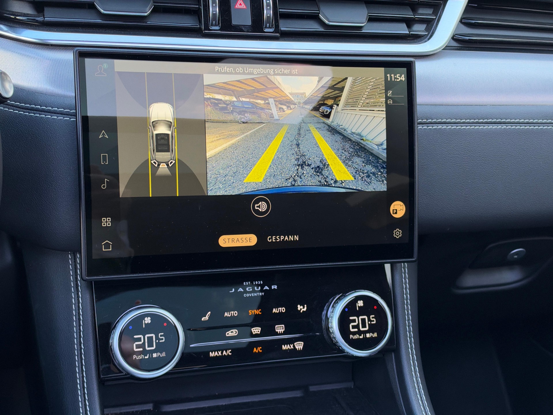 JAGUAR F-Pace 2.0 P400e R-Dynamic HSE AWD-image-12