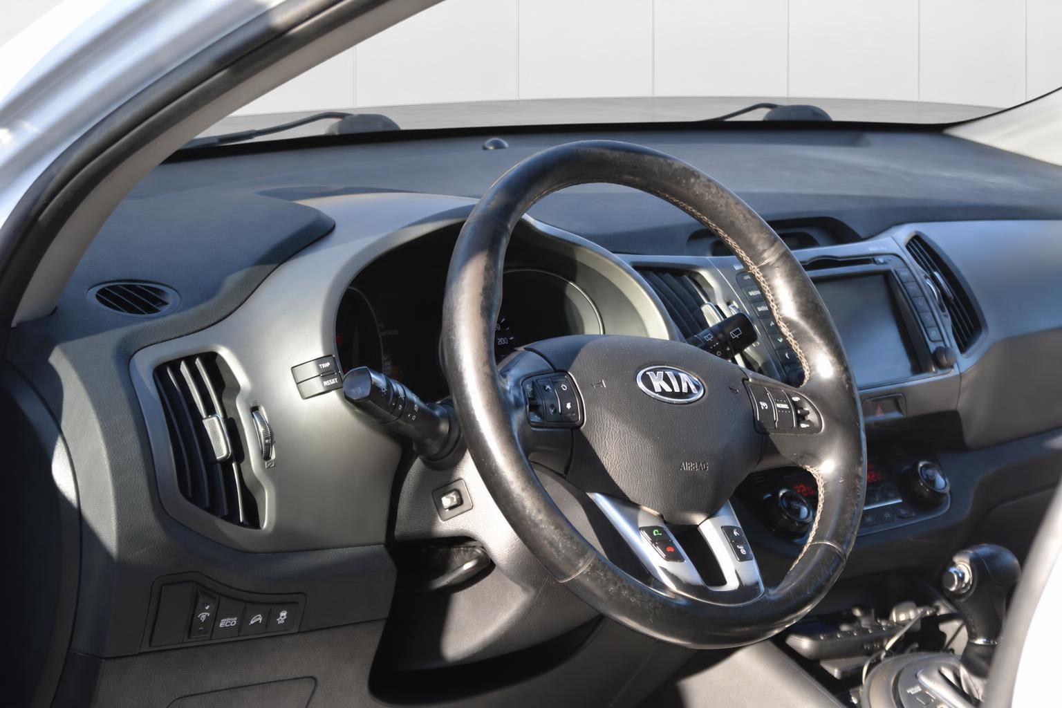 KIA Sportage 2.0 CRDi Style 4WD Automatic Ab MFK /12 Monate Garantie-image-7