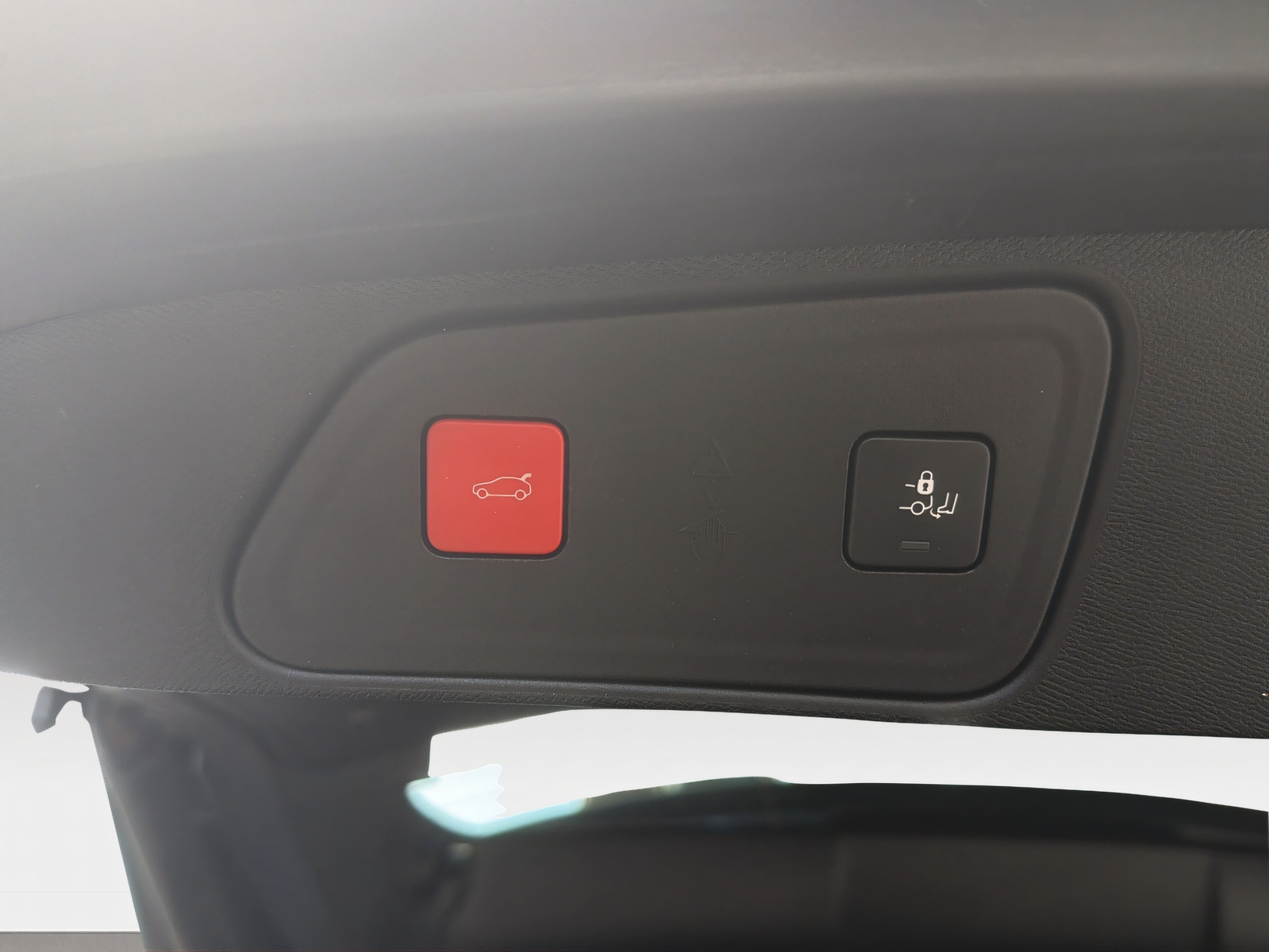 PEUGEOT 3008 1.2 PureTech Allure Pack-image-17