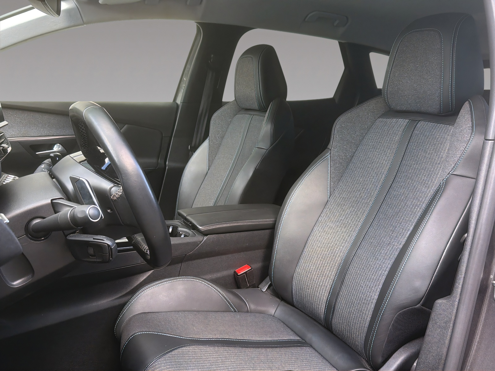 PEUGEOT 3008 1.2 PureTech Allure Pack-image-5