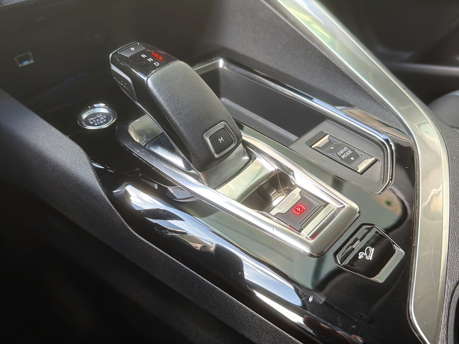 PEUGEOT 3008 1.2 PureTech Allure Pack-image-14