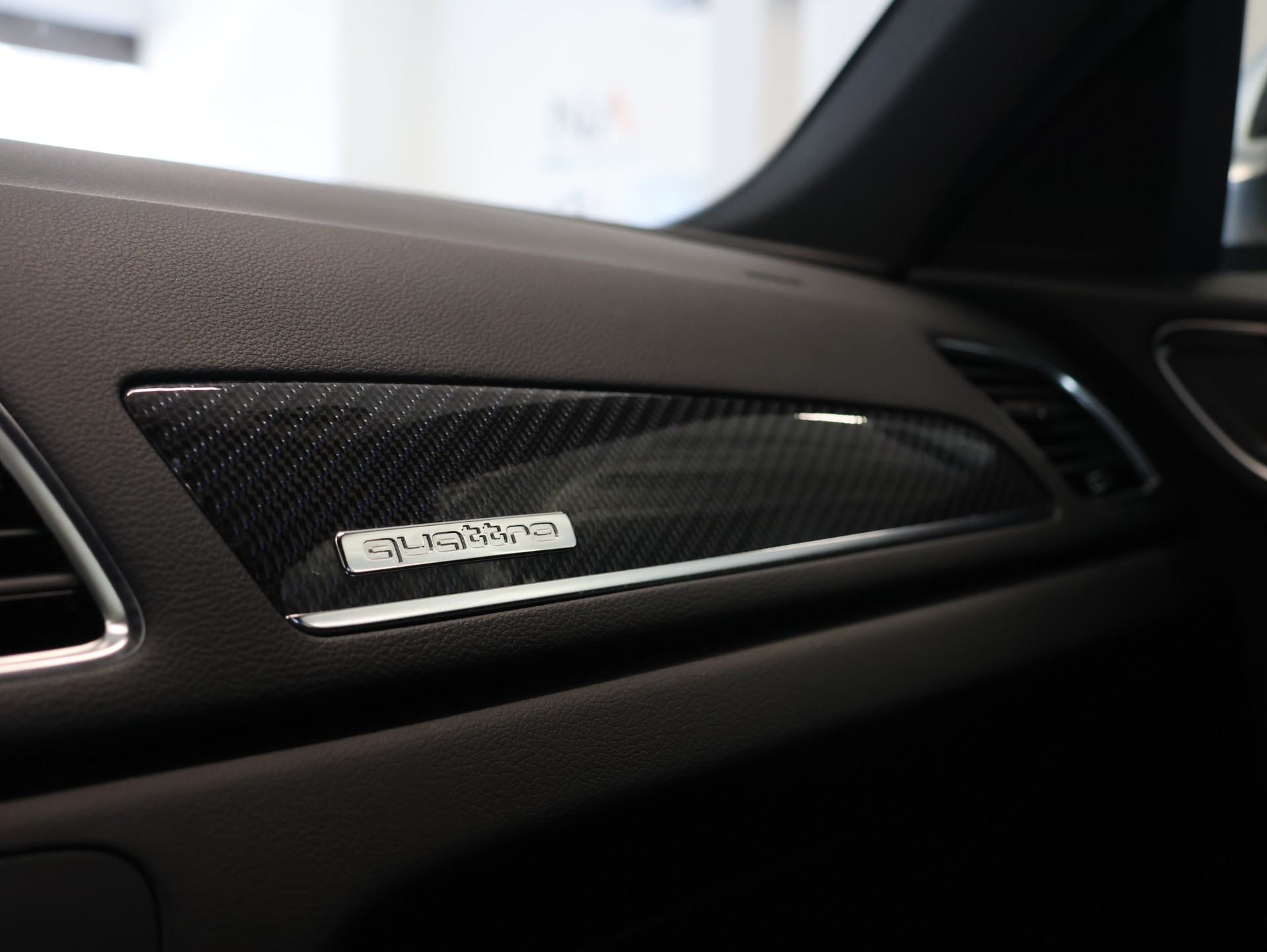 AUDI RS Q3 2.5 TFSI performance quattro S-tronic-image-23