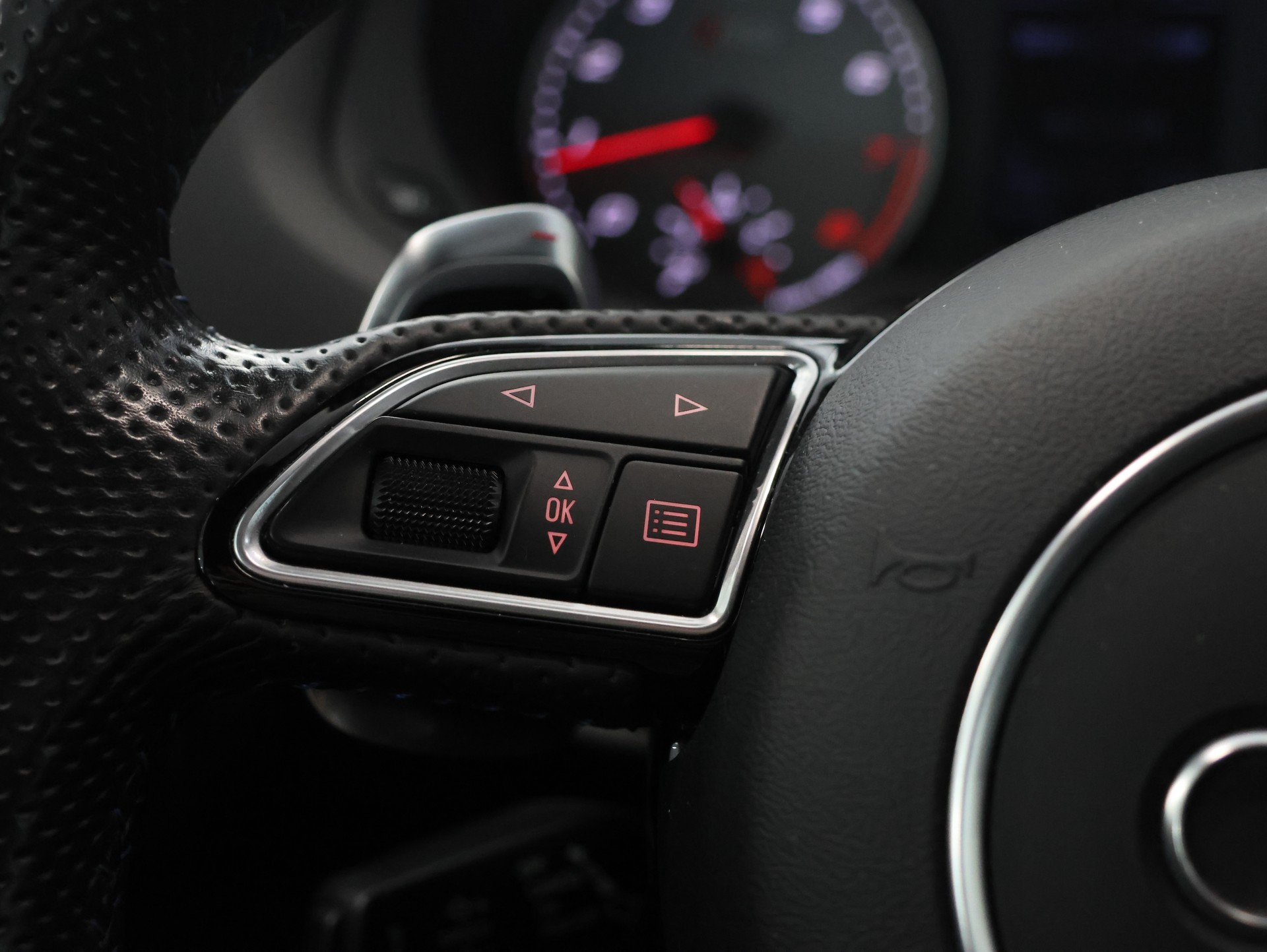 AUDI RS Q3 2.5 TFSI performance quattro S-tronic-image-25