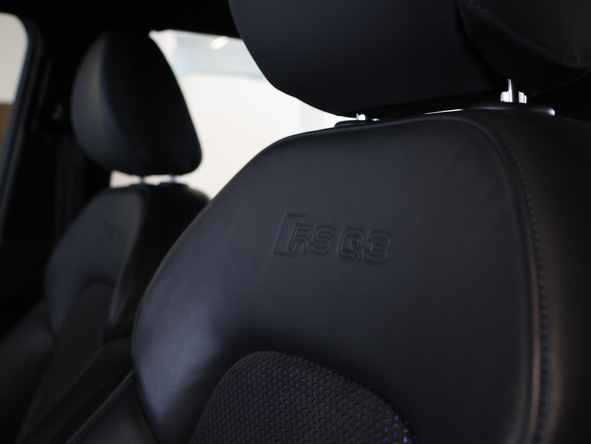 AUDI RS Q3 2.5 TFSI performance quattro S-tronic-image-14