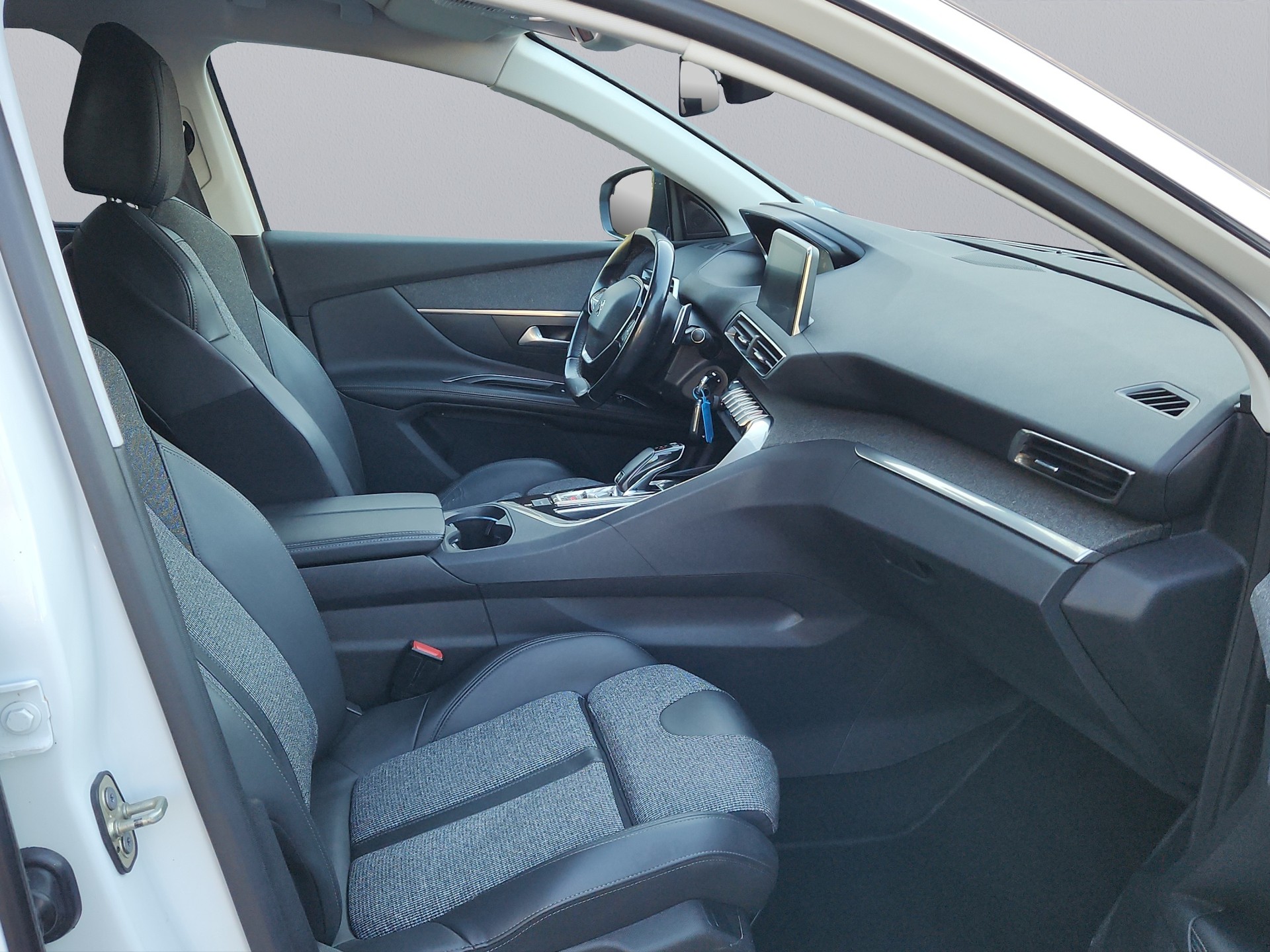PEUGEOT 5008 1.5 BlueHDi Allure EAT-image-14